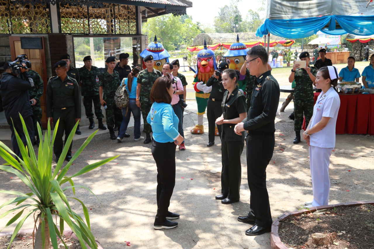 108 นายกสมาคมภริยาฯ ได้จัดกิจกรรมอาชาบำบัด แก่บุตรข้าราชการที่ร่วมโครงการ"สานรัก สานฝัน รางวัล แด่น้อง" ที่กองพันสัตว์ต่าง