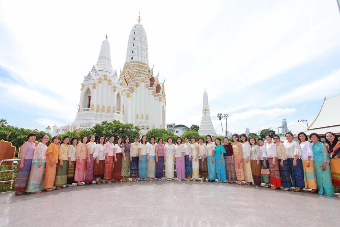 111 นายกสมาคมภริยาฯ เป็นประธานในพิธีถวายมหาสังฆทานและพิธีห่มผ้าหลวงพ่อสมปรารถนา ณ วัดพิชยญาติการามวรวิหาร