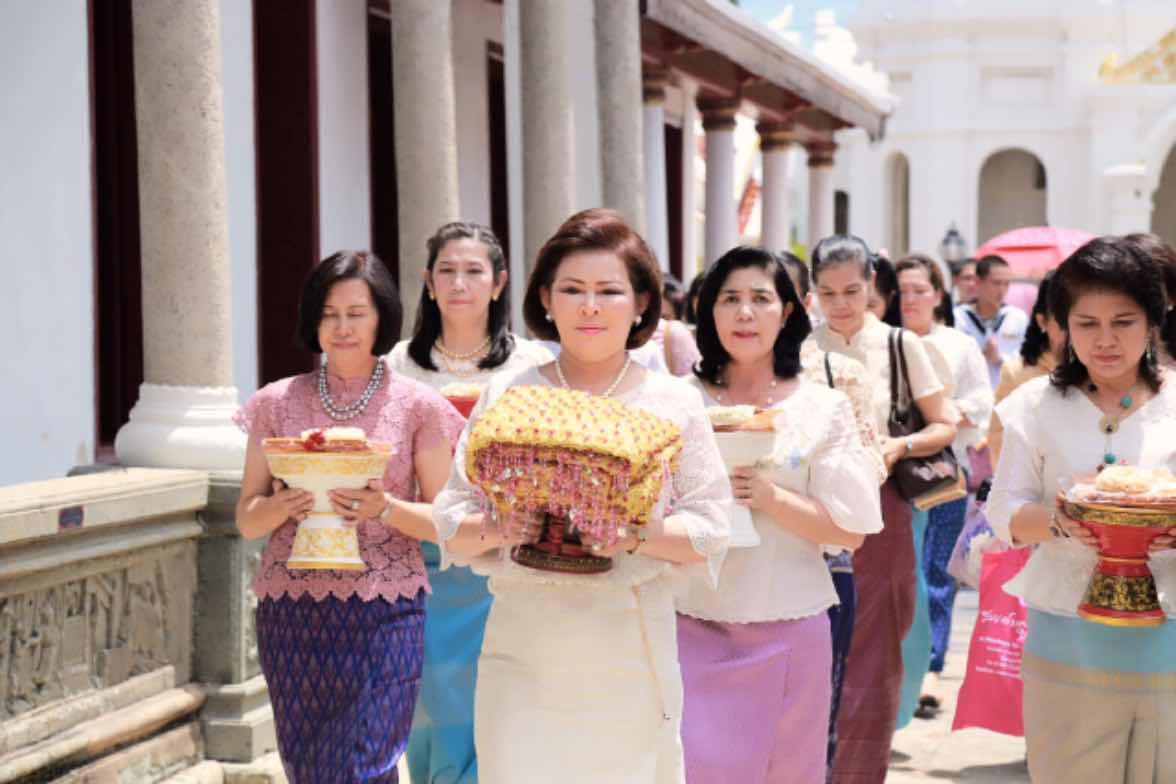 111 นายกสมาคมภริยาฯ เป็นประธานในพิธีถวายมหาสังฆทานและพิธีห่มผ้าหลวงพ่อสมปรารถนา ณ วัดพิชยญาติการามวรวิหาร