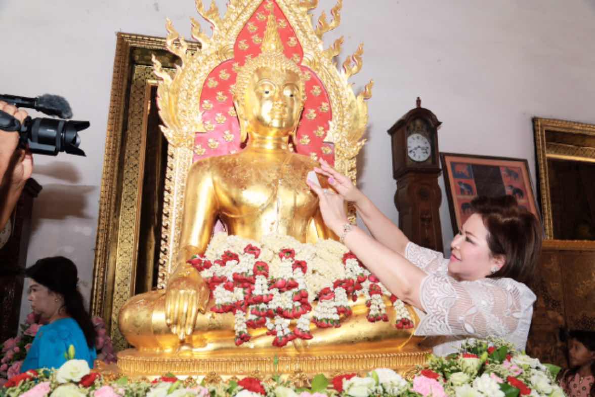 111 นายกสมาคมภริยาฯ เป็นประธานในพิธีถวายมหาสังฆทานและพิธีห่มผ้าหลวงพ่อสมปรารถนา ณ วัดพิชยญาติการามวรวิหาร