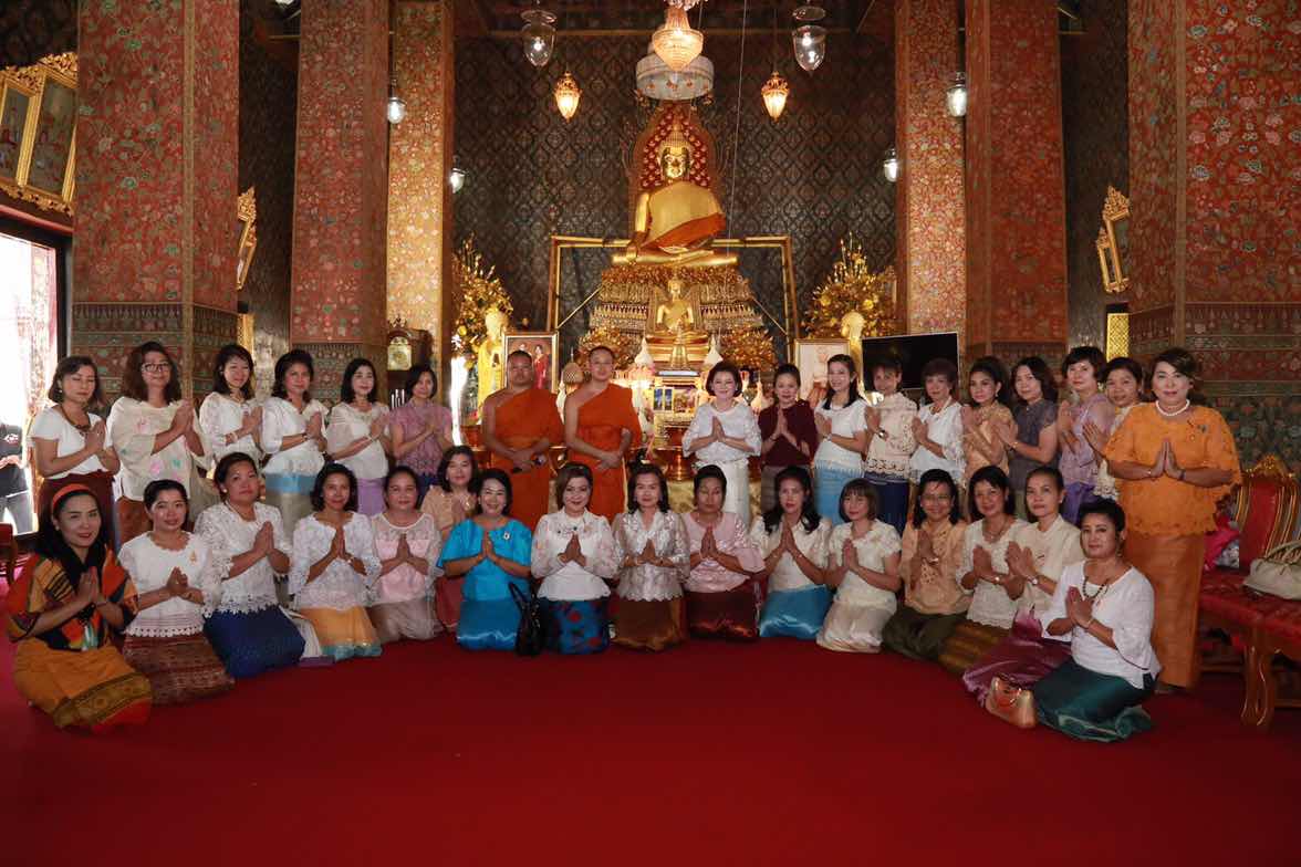111 นายกสมาคมภริยาฯ เป็นประธานในพิธีถวายมหาสังฆทานและพิธีห่มผ้าหลวงพ่อสมปรารถนา ณ วัดพิชยญาติการามวรวิหาร