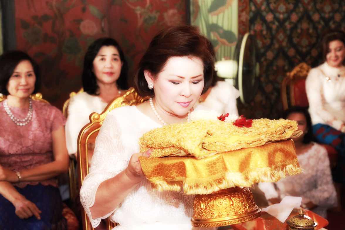 111 นายกสมาคมภริยาฯ เป็นประธานในพิธีถวายมหาสังฆทานและพิธีห่มผ้าหลวงพ่อสมปรารถนา ณ วัดพิชยญาติการามวรวิหาร