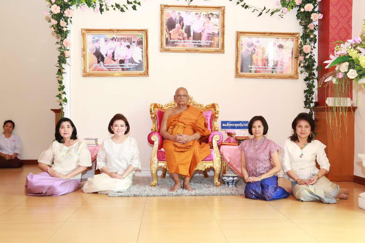 111 นายกสมาคมภริยาฯ เป็นประธานในพิธีถวายมหาสังฆทานและพิธีห่มผ้าหลวงพ่อสมปรารถนา ณ วัดพิชยญาติการามวรวิหาร