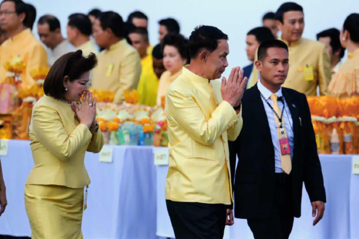 112 พิธีทำบุญตักบาตรถวายเป็นพระราชกุศลถวายพระบาทสมเด็จพระเจ้าอยู่หัว เนื่องในโอกาสมหามงคลเสด็จเถลิงถวัลยราชสมบัติครบ ๗๐ ปี