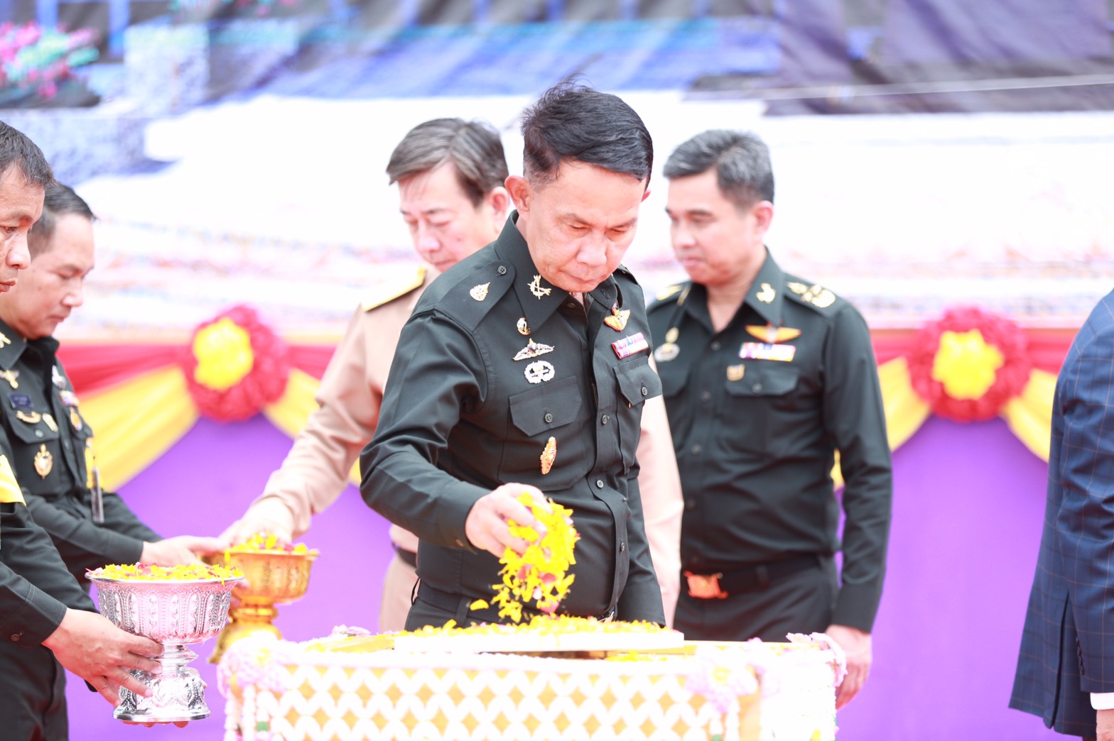 116 พล.อ.ประวิตร วงษ์สุวรรณ รองนายกรัฐมนตรีและรัฐมนตรีว่าการกระทรวงกลาโหม ได้ให้เกียรติมาเป็นประธาน ในพิธิวางศิลาฤกษ์และเททอง การก่อสร้างพระบรมราชานุสาวรีย์รัชกาลที่๕