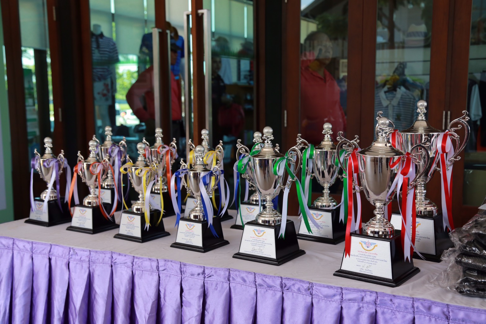 117 พล.อ.ปรีชา จันทร์โอชา ปลัดกระทรวงกลาโหม.ได้ให้เกียรติมาเป็นประธานพิธีเปิดการแข่งขันกีฬา กอล์ฟสมาคมภริยาฯ. ณ.สนามกอล์ฟ บางไทร คันทรีคลับ