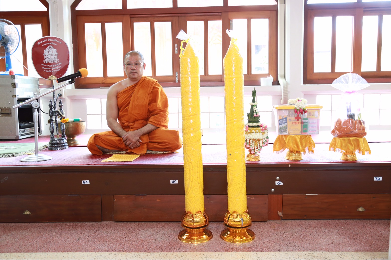 118 นายกสมาคมภริยาฯ พร้อมอุปนายกสมาคมภริยาฯและคณะกรรมการสมาคมภริยาฯ ร่วมทำบุญถวายเทียนเข้าพรรษา,ผ้าอาบน้ำฝน พร้อมเครื่องไทยทาน ณ. วัดใหญ่ชัยมงคล จังหวัดพระนครศรีอยุธยา วัดใหญ่ชัยมงคล