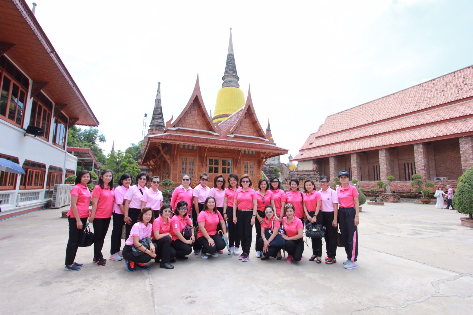 118 นายกสมาคมภริยาฯ พร้อมอุปนายกสมาคมภริยาฯและคณะกรรมการสมาคมภริยาฯ ร่วมทำบุญถวายเทียนเข้าพรรษา,ผ้าอาบน้ำฝน พร้อมเครื่องไทยทาน ณ. วัดใหญ่ชัยมงคล จังหวัดพระนครศรีอยุธยา วัดใหญ่ชัยมงคล