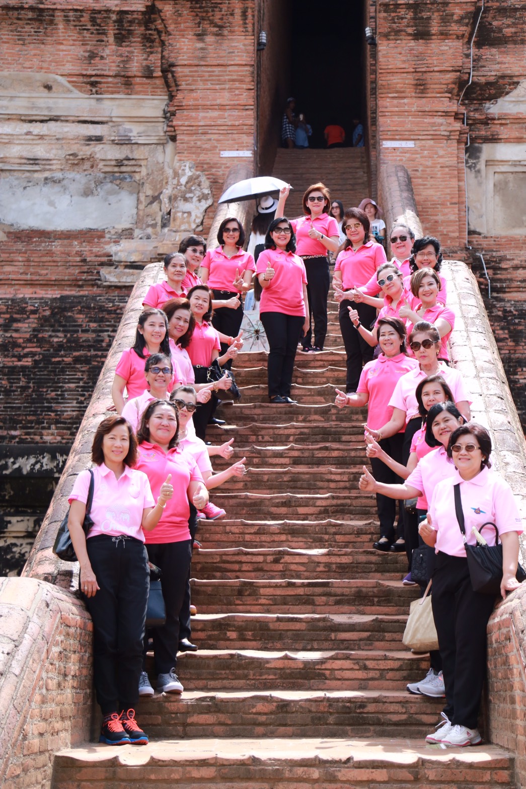 118 นายกสมาคมภริยาฯ พร้อมอุปนายกสมาคมภริยาฯและคณะกรรมการสมาคมภริยาฯ ร่วมทำบุญถวายเทียนเข้าพรรษา,ผ้าอาบน้ำฝน พร้อมเครื่องไทยทาน ณ. วัดใหญ่ชัยมงคล จังหวัดพระนครศรีอยุธยา วัดใหญ่ชัยมงคล