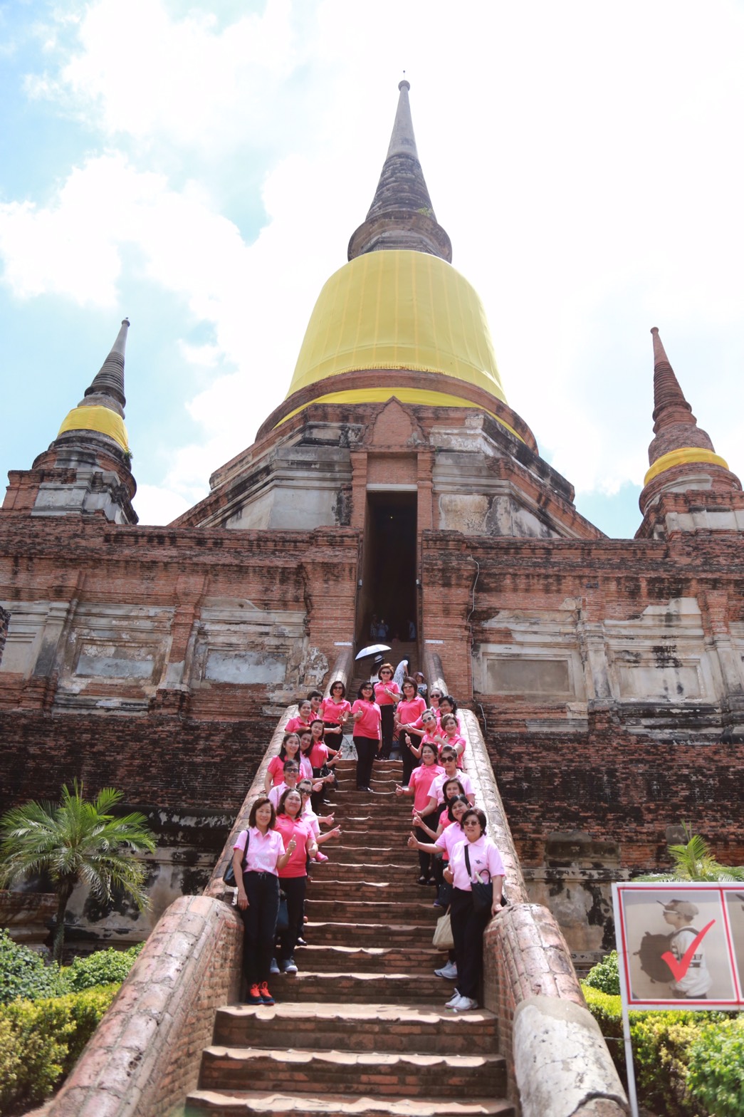 118 นายกสมาคมภริยาฯ พร้อมอุปนายกสมาคมภริยาฯและคณะกรรมการสมาคมภริยาฯ ร่วมทำบุญถวายเทียนเข้าพรรษา,ผ้าอาบน้ำฝน พร้อมเครื่องไทยทาน ณ. วัดใหญ่ชัยมงคล จังหวัดพระนครศรีอยุธยา วัดใหญ่ชัยมงคล