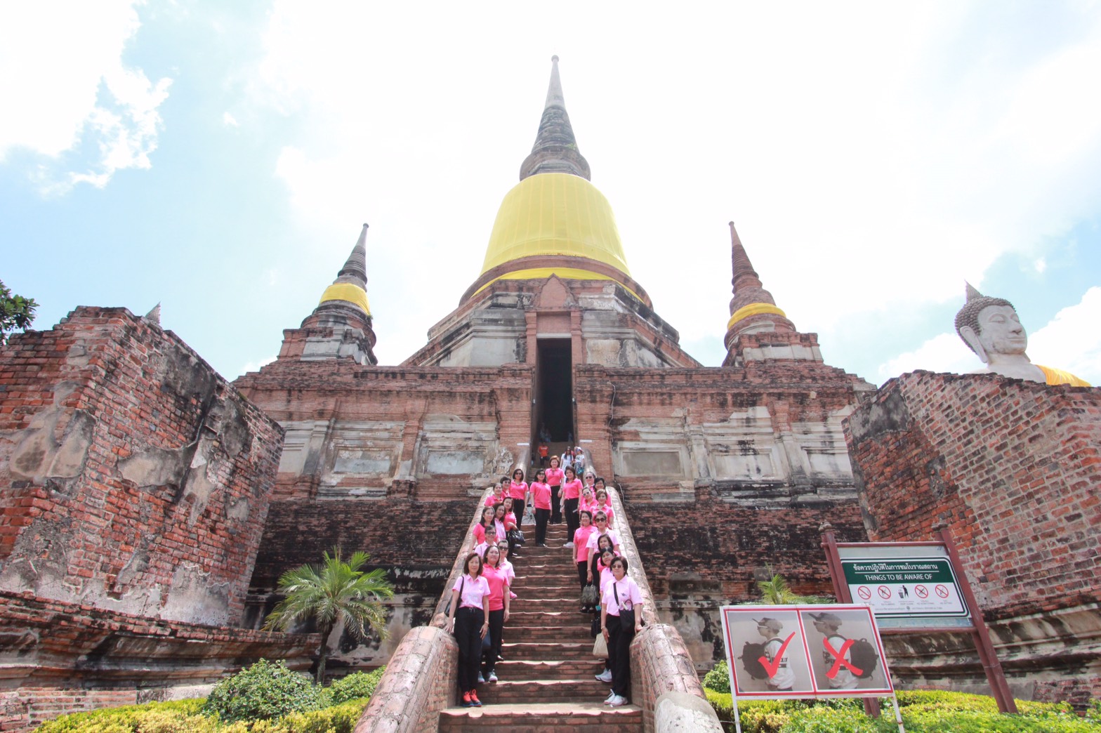 118 นายกสมาคมภริยาฯ พร้อมอุปนายกสมาคมภริยาฯและคณะกรรมการสมาคมภริยาฯ ร่วมทำบุญถวายเทียนเข้าพรรษา,ผ้าอาบน้ำฝน พร้อมเครื่องไทยทาน ณ. วัดใหญ่ชัยมงคล จังหวัดพระนครศรีอยุธยา วัดใหญ่ชัยมงคล