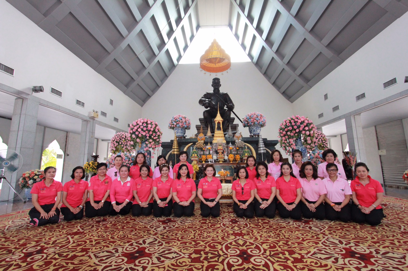 118 นายกสมาคมภริยาฯ พร้อมอุปนายกสมาคมภริยาฯและคณะกรรมการสมาคมภริยาฯ ร่วมทำบุญถวายเทียนเข้าพรรษา,ผ้าอาบน้ำฝน พร้อมเครื่องไทยทาน ณ. วัดใหญ่ชัยมงคล จังหวัดพระนครศรีอยุธยา วัดใหญ่ชัยมงคล
