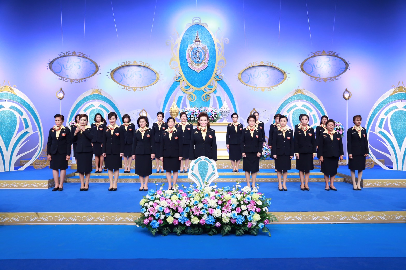 119 นายกสมาคมภริยาฯ นำผู้แทนคณะกรรมการสมาคมฯ ร่วมบันทึกแถบวิดิทัศน์อาศิรวาท เนื่องในวันเฉลิมพระชนมพรรษา สมเด็จพระนางเจ้าสิริกิติ์พระบรมราชินีนาถ ณ. สถานีวิทยุโทรทัศน์แห่งประเทศไทย