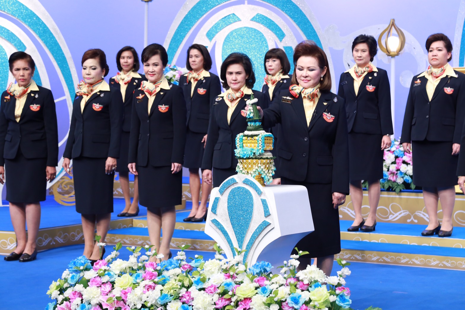 119 นายกสมาคมภริยาฯ นำผู้แทนคณะกรรมการสมาคมฯ ร่วมบันทึกแถบวิดิทัศน์อาศิรวาท เนื่องในวันเฉลิมพระชนมพรรษา สมเด็จพระนางเจ้าสิริกิติ์พระบรมราชินีนาถ ณ. สถานีวิทยุโทรทัศน์แห่งประเทศไทย