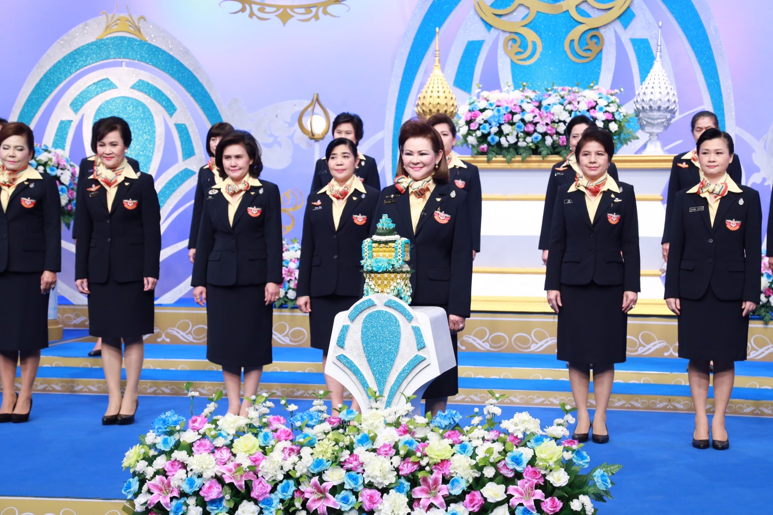 119 นายกสมาคมภริยาฯ นำผู้แทนคณะกรรมการสมาคมฯ ร่วมบันทึกแถบวิดิทัศน์อาศิรวาท เนื่องในวันเฉลิมพระชนมพรรษา สมเด็จพระนางเจ้าสิริกิติ์พระบรมราชินีนาถ ณ. สถานีวิทยุโทรทัศน์แห่งประเทศไทย