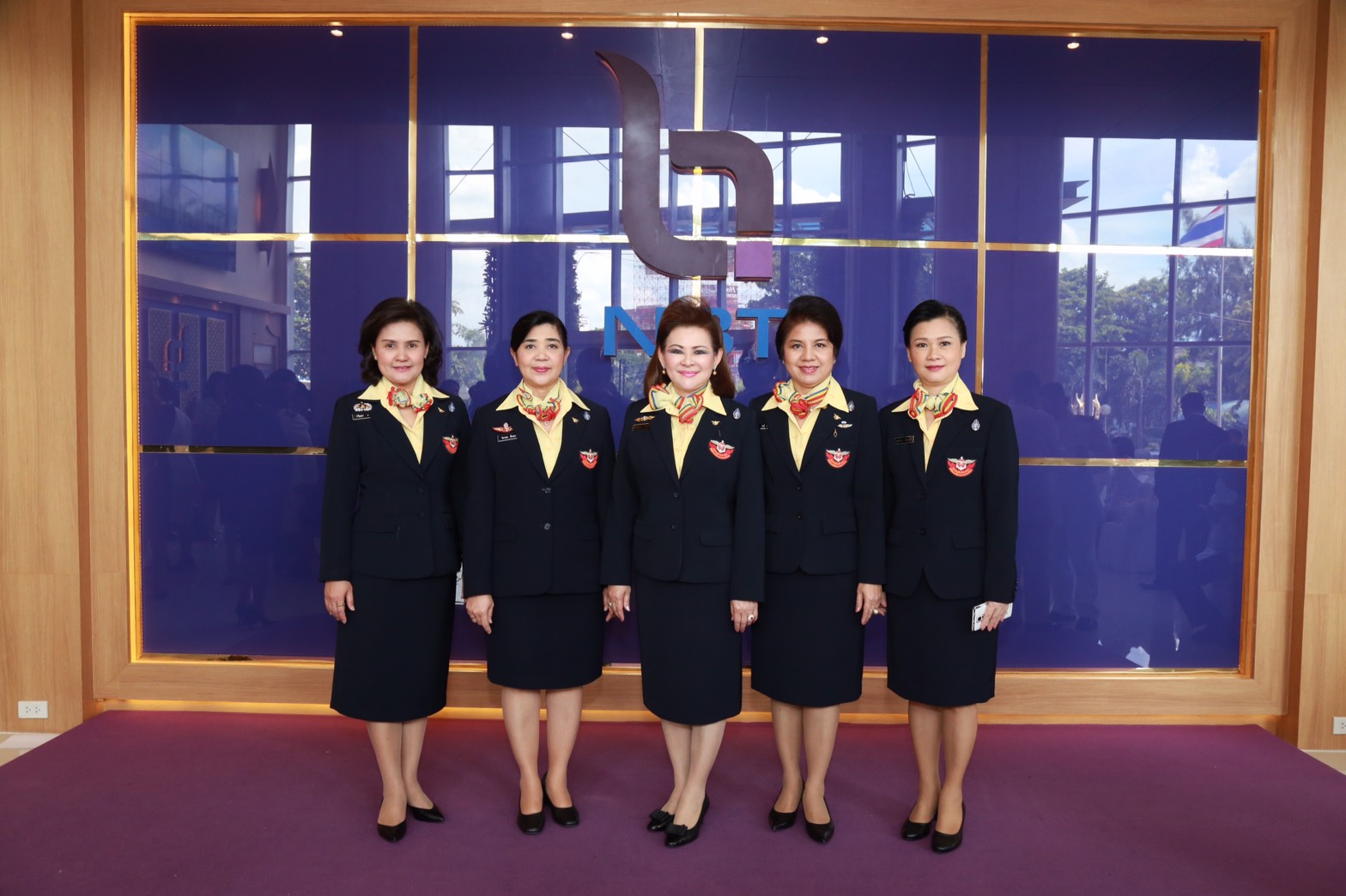 119 นายกสมาคมภริยาฯ นำผู้แทนคณะกรรมการสมาคมฯ ร่วมบันทึกแถบวิดิทัศน์อาศิรวาท เนื่องในวันเฉลิมพระชนมพรรษา สมเด็จพระนางเจ้าสิริกิติ์พระบรมราชินีนาถ ณ. สถานีวิทยุโทรทัศน์แห่งประเทศไทย