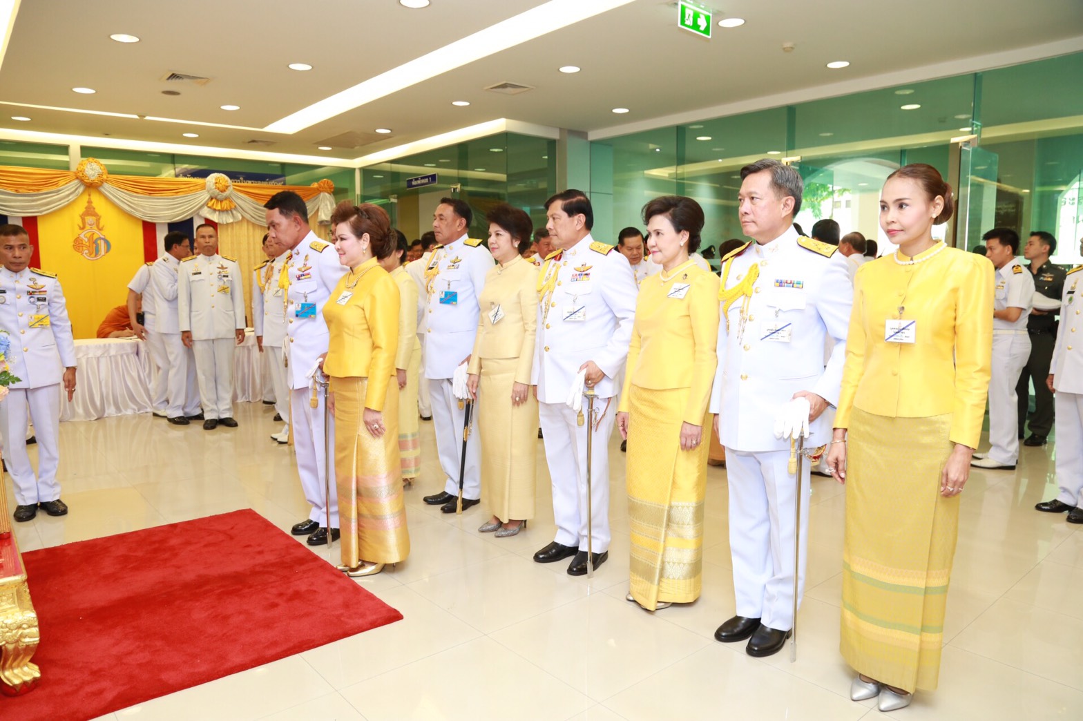 122 พล.อ.ปรีชา จันทร์โอชา ปลัดกระทรวงกลาโหม คุณผ่องพรรณ จันทร์โอชา นายกสมาคมภริยาฯ นำ คณะนายทหารขั้นผู้ใหญ่และภริยา ร่วมทูลเกล้าฯถวายแจกันดอกไม้ และลงนามถวายพระพร แด่สมเด็จพระบรมโอรสาธิราช เจ้าฟ้ามหาวชิราลงกรณ สยามมกุฎราชกุมาร เนื่องในโอกาสวันคล้ายวันพระราชสมภพ