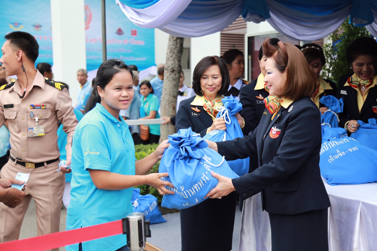 124 สมาคมแม่บ้านเหล่าทัพ ร่วมจัดกิจกรรมเฉลิมพระเกียรติสมเด็จพระนางเจ้าฯพระบรมราชินีนาถ เนื่องในโอกาส มหามงคลเฉลิมพระชนมพรรษา ๘๔ พรรษา