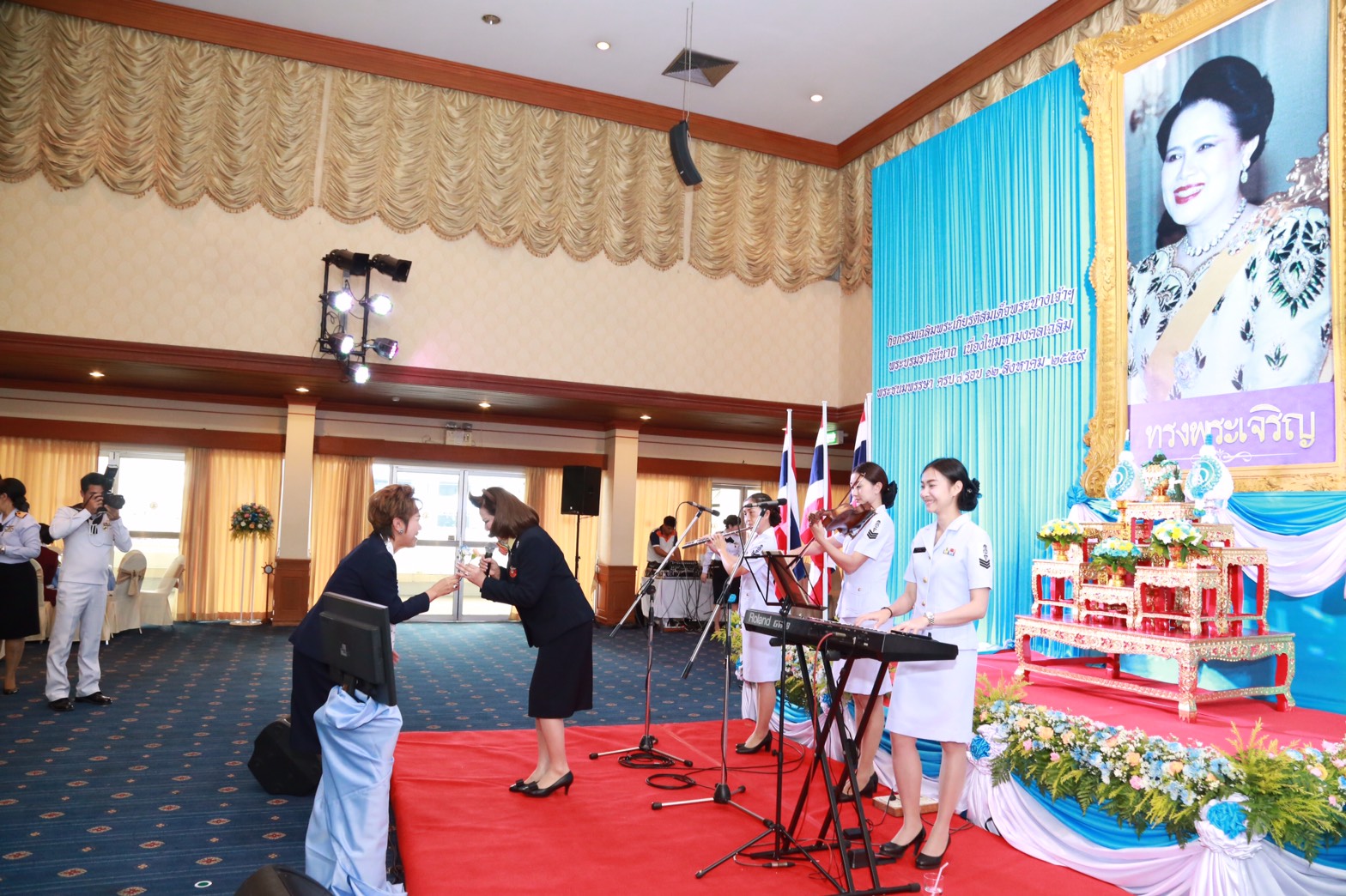 124 สมาคมแม่บ้านเหล่าทัพ ร่วมจัดกิจกรรมเฉลิมพระเกียรติสมเด็จพระนางเจ้าฯพระบรมราชินีนาถ เนื่องในโอกาส มหามงคลเฉลิมพระชนมพรรษา ๘๔ พรรษา