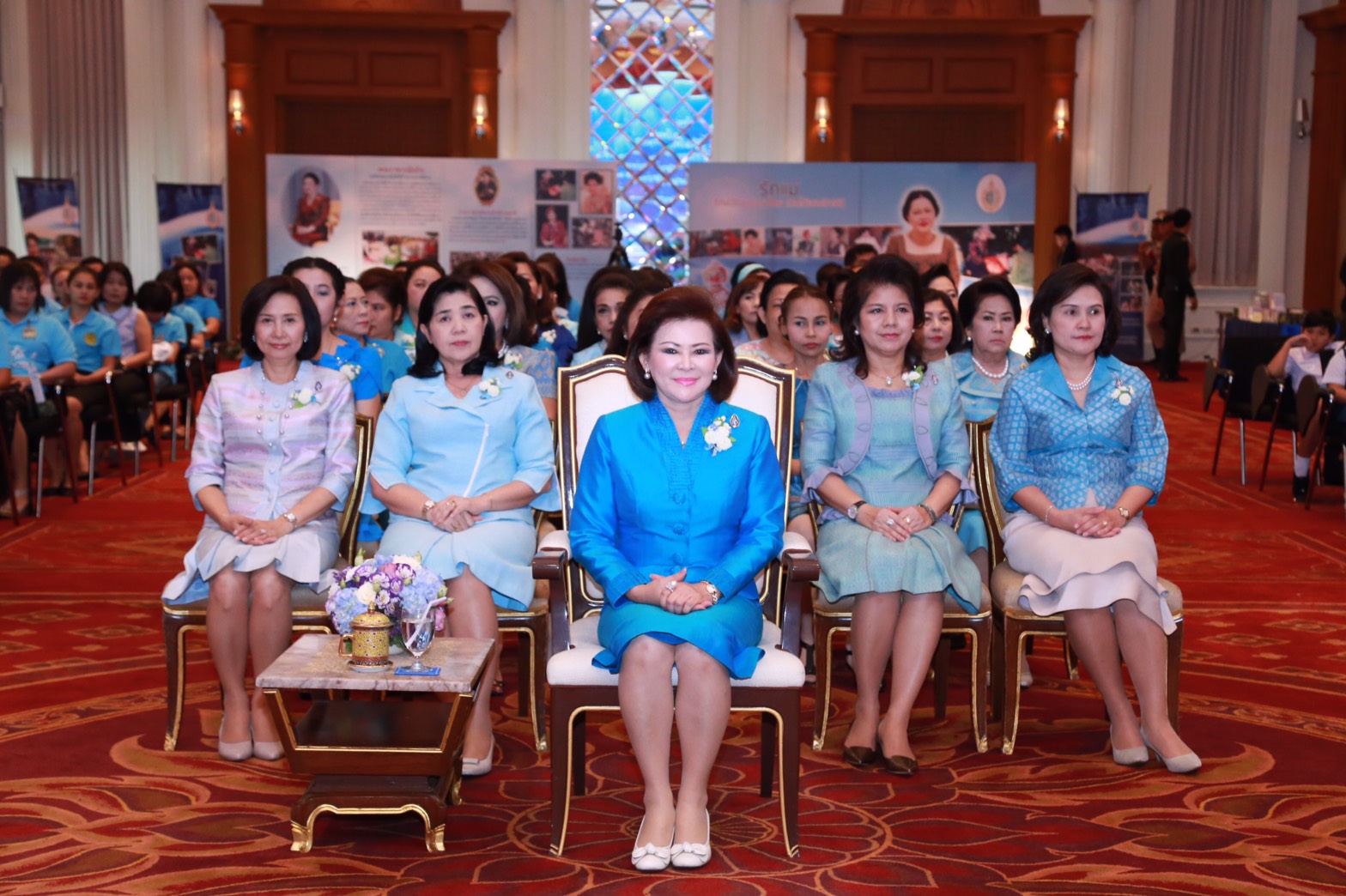 125 นายกสมาคมภริยาฯ เป็นประธานการมอบรางวัลทุนการศึกษาพร้อมเกียรติบัตรในกิจกรรม "รักแม่ รักษ์วัฒนธ...