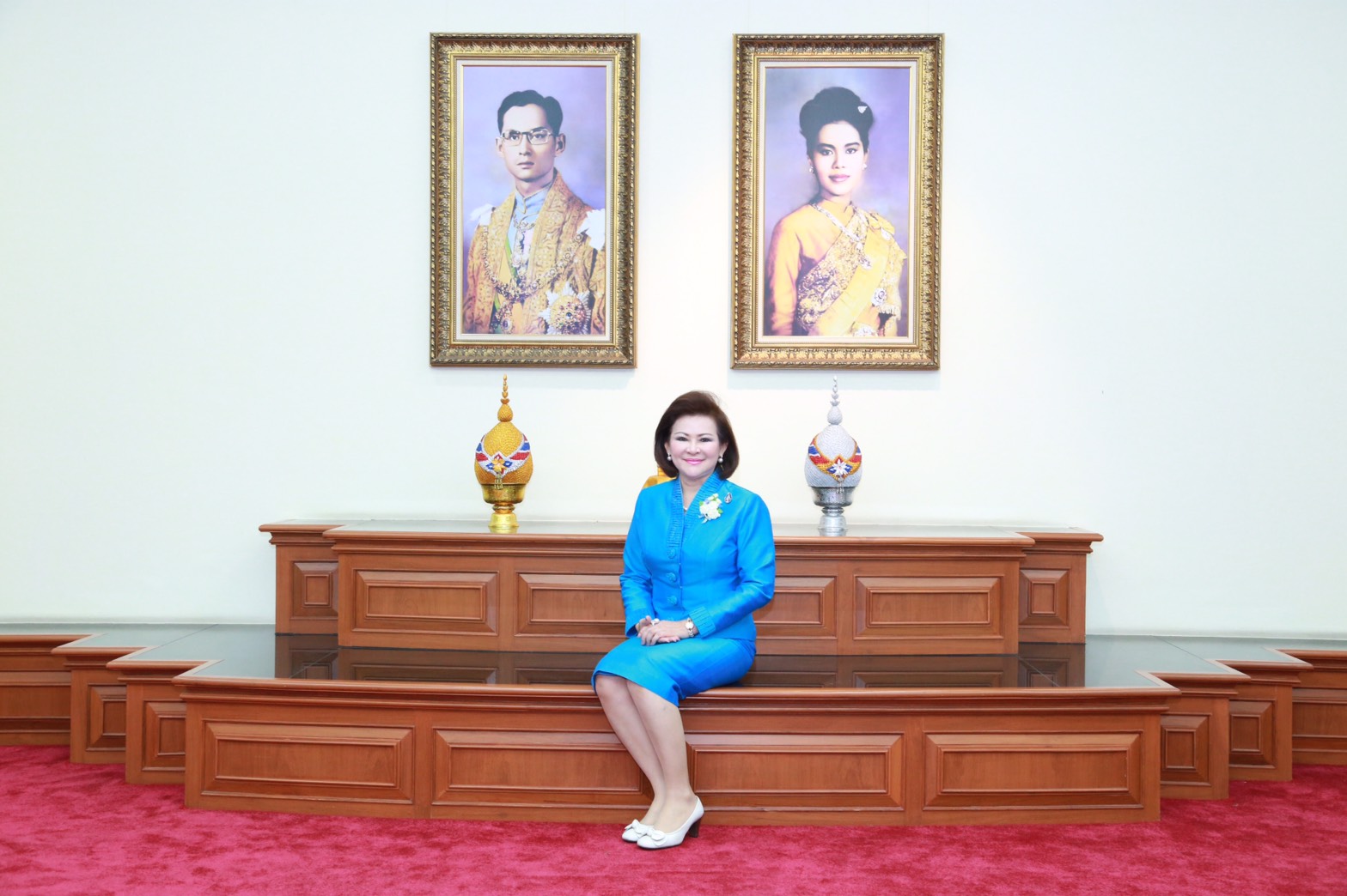 125 นายกสมาคมภริยาฯ เป็นประธานการมอบรางวัลทุนการศึกษาพร้อมเกียรติบัตรในกิจกรรม "รักแม่ รักษ์วัฒนธรรมไทย เทิดไท้องค์ราชินี "