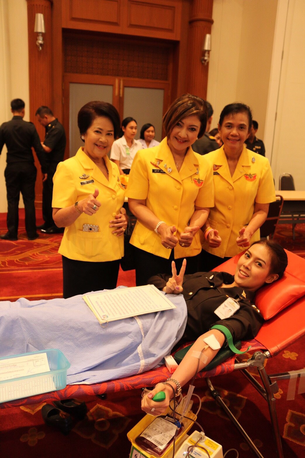 126 คณะกรรมการสมาคมภริยาฯ ร่วมกิจกรรมบริจาคโลหิต ถวายเป็นพระราชกุศลเนื่องในวโรกาสวันเฉลิมพระชนมพรรษาสมเด็จพระนางเจ้าฯ พระบรมราชินีนาถ