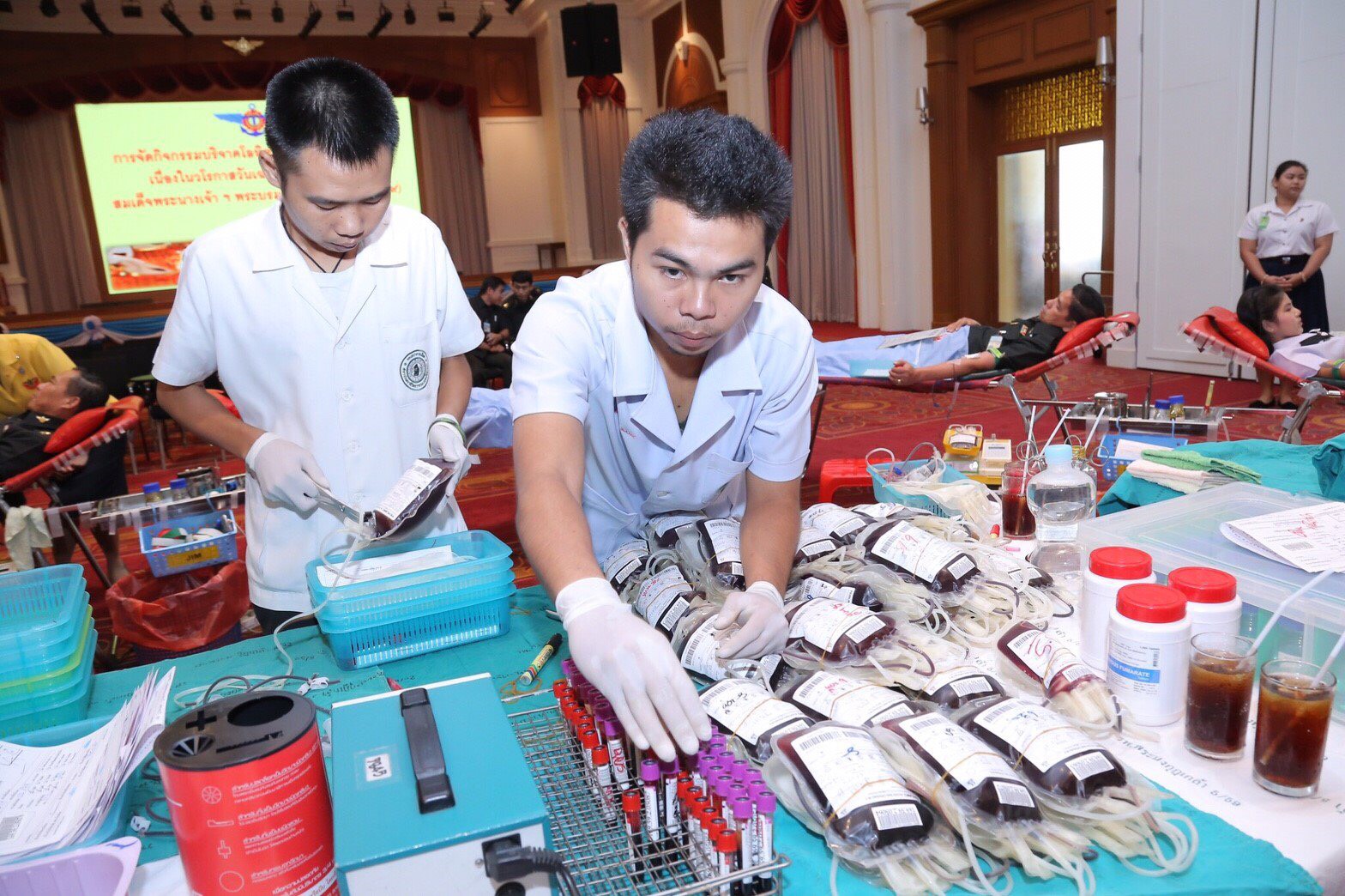 126 คณะกรรมการสมาคมภริยาฯ ร่วมกิจกรรมบริจาคโลหิต ถวายเป็นพระราชกุศลเนื่องในวโรกาสวันเฉลิมพระชนมพรรษาสมเด็จพระนางเจ้าฯ พระบรมราชินีนาถ