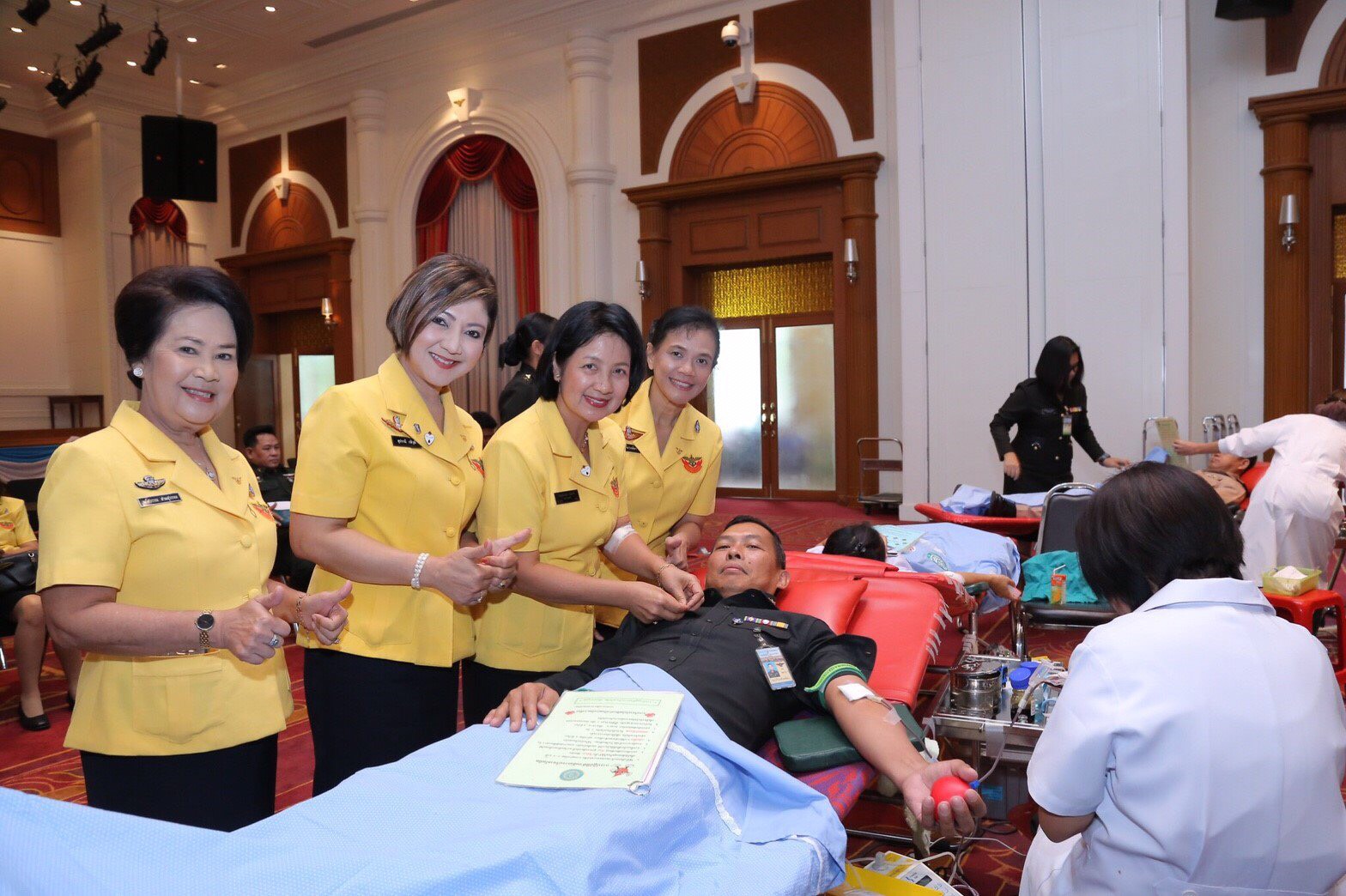 126 คณะกรรมการสมาคมภริยาฯ ร่วมกิจกรรมบริจาคโลหิต ถวายเป็นพระราชกุศลเนื่องในวโรกาสวันเฉลิมพระชนมพรรษาสมเด็จพระนางเจ้าฯ พระบรมราชินีนาถ
