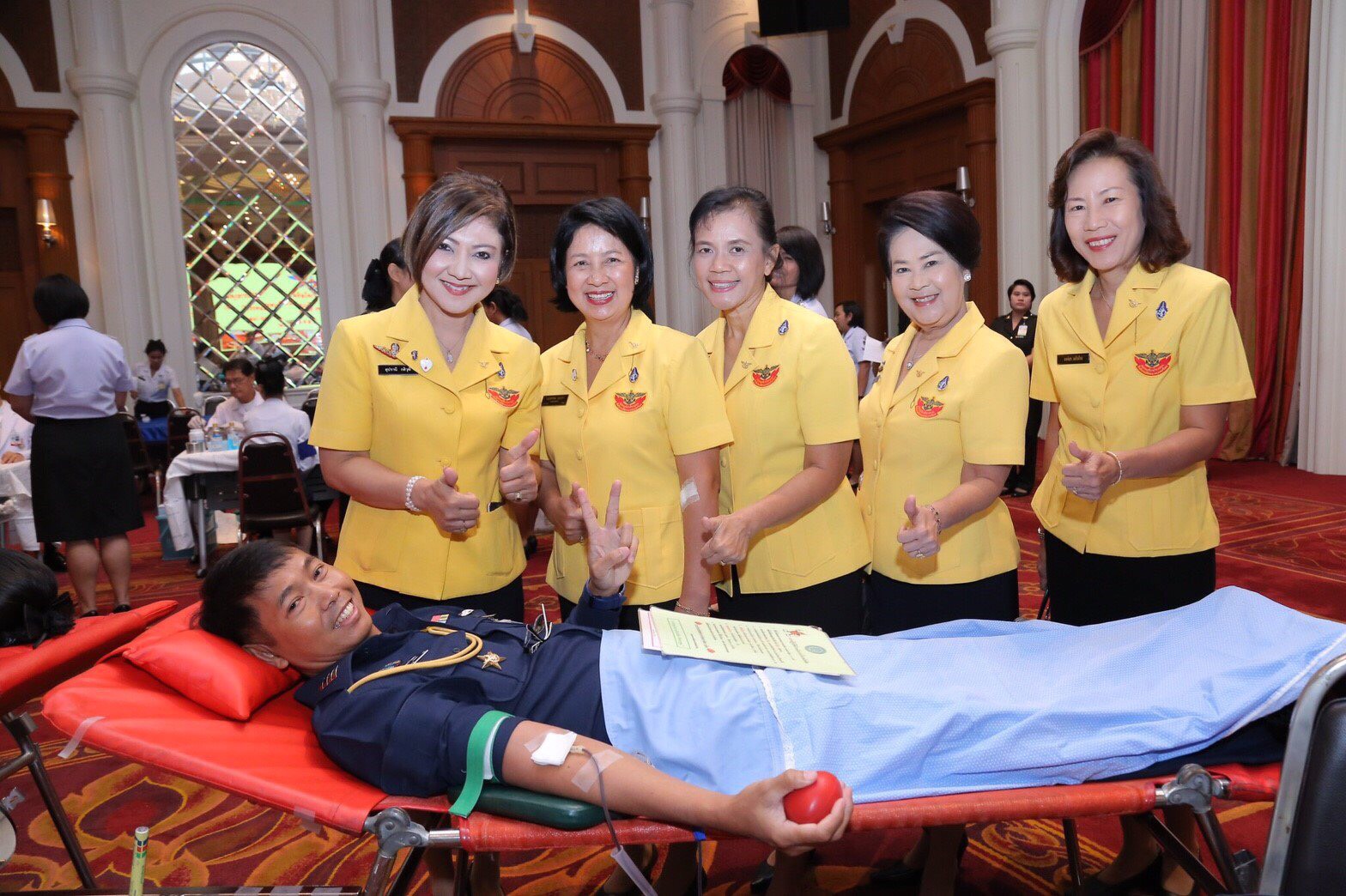 126 คณะกรรมการสมาคมภริยาฯ ร่วมกิจกรรมบริจาคโลหิต ถวายเป็นพระราชกุศลเนื่องในวโรกาสวันเฉลิมพระชนมพรรษาสมเด็จพระนางเจ้าฯ พระบรมราชินีนาถ