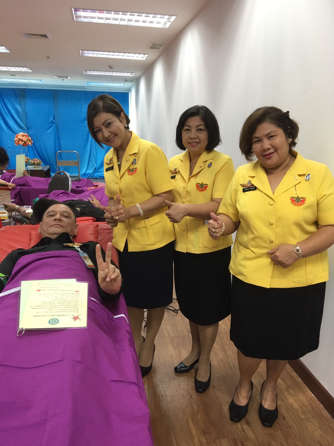 126 คณะกรรมการสมาคมภริยาฯ ร่วมกิจกรรมบริจาคโลหิต ถวายเป็นพระราชกุศลเนื่องในวโรกาสวันเฉลิมพระชนมพรรษาสมเด็จพระนางเจ้าฯ พระบรมราชินีนาถ