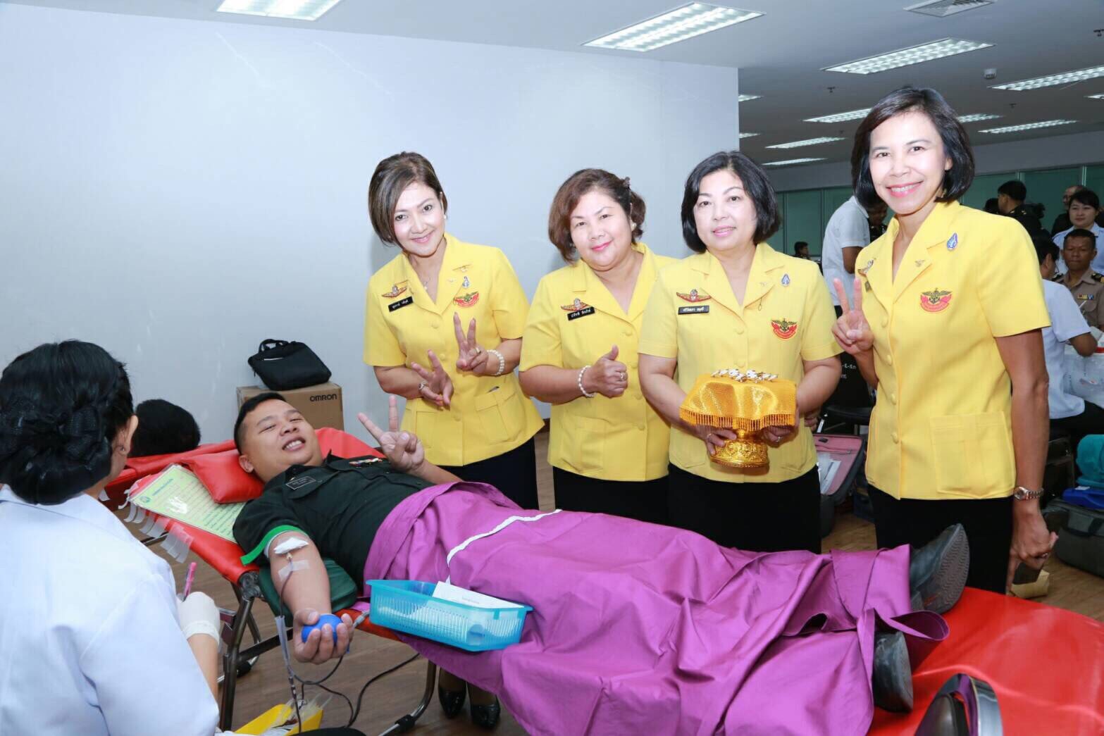 126 คณะกรรมการสมาคมภริยาฯ ร่วมกิจกรรมบริจาคโลหิต ถวายเป็นพระราชกุศลเนื่องในวโรกาสวันเฉลิมพระชนมพรรษาสมเด็จพระนางเจ้าฯ พระบรมราชินีนาถ