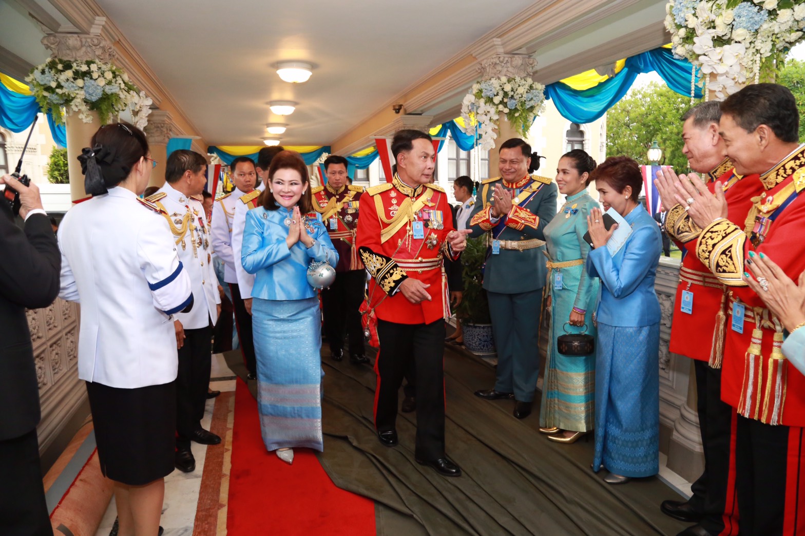 127 ปลัดกระทรวงกลาโหมและนายกสมาคมภริยาฯ ร่วมงานสโมสรสันนิบาต เนื่องในโอกาสพระราชพิธีมหามงคลเฉลิมพระชนมพรรษา ๗ รอบ