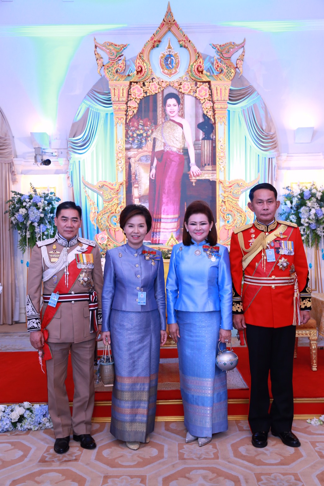 127 ปลัดกระทรวงกลาโหมและนายกสมาคมภริยาฯ ร่วมงานสโมสรสันนิบาต เนื่องในโอกาสพระราชพิธีมหามงคลเฉลิมพระชนมพรรษา ๗ รอบ