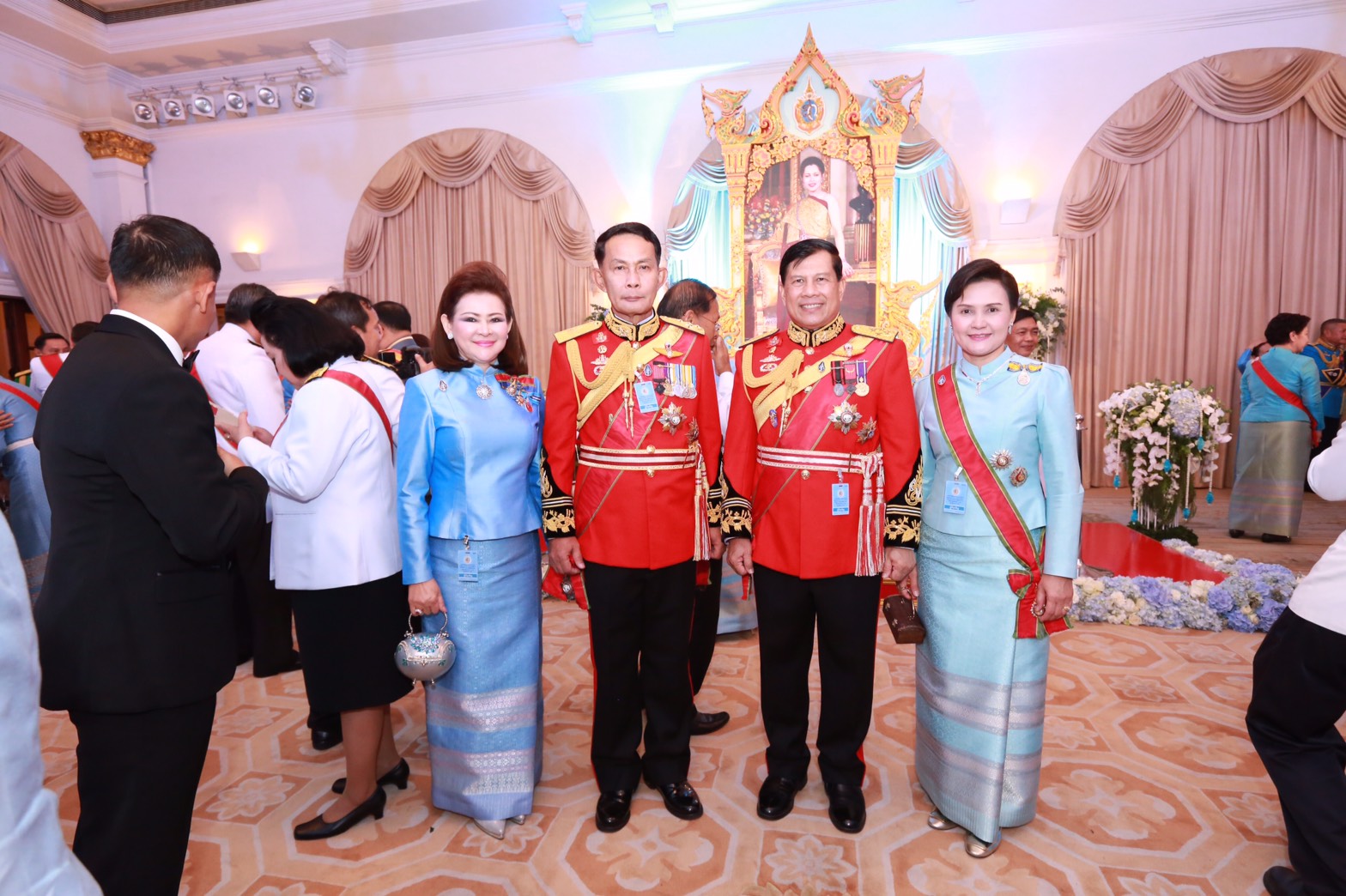 127 ปลัดกระทรวงกลาโหมและนายกสมาคมภริยาฯ ร่วมงานสโมสรสันนิบาต เนื่องในโอกาสพระราชพิธีมหามงคลเฉลิมพระชนมพรรษา ๗ รอบ