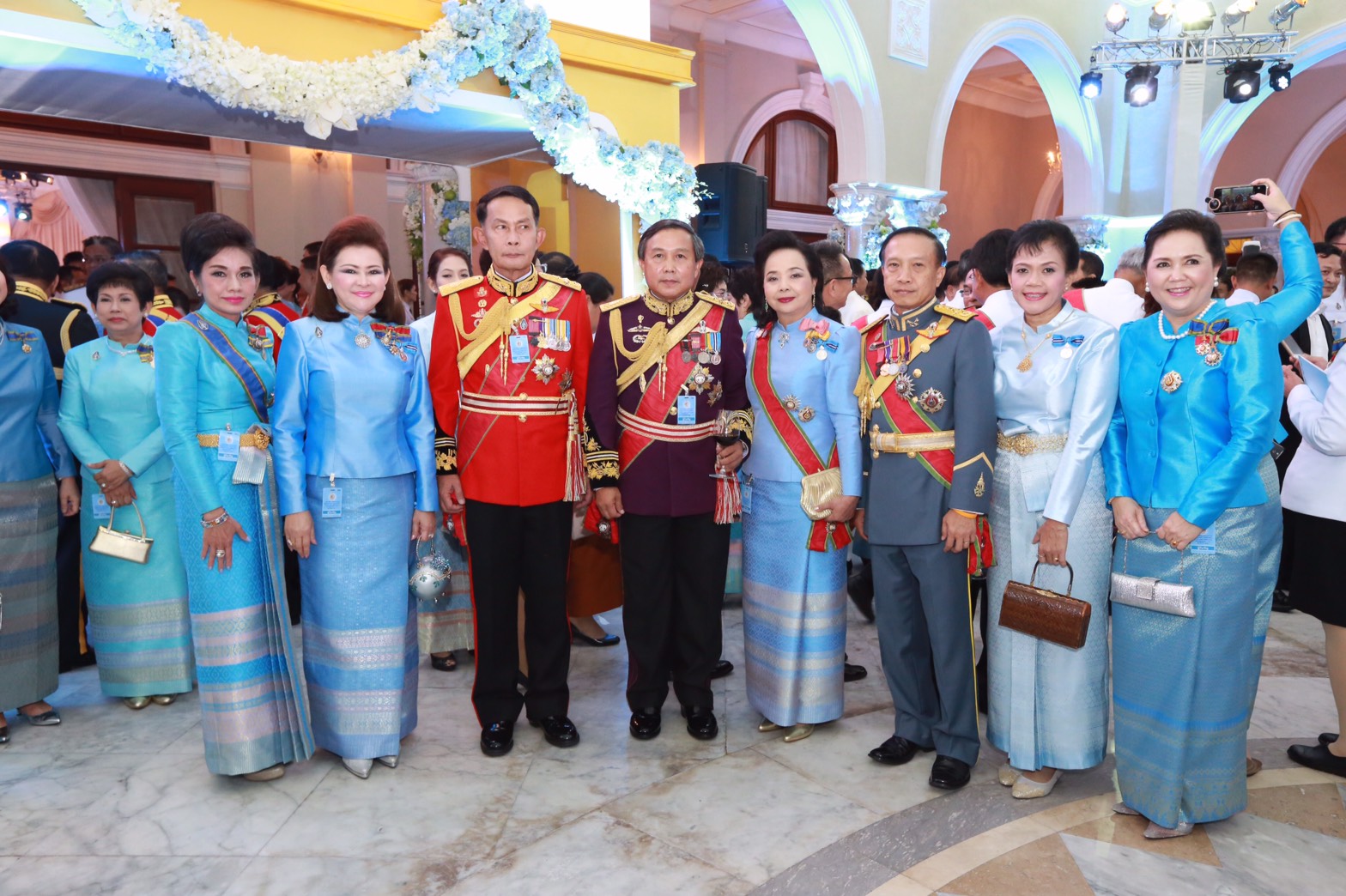 127 ปลัดกระทรวงกลาโหมและนายกสมาคมภริยาฯ ร่วมงานสโมสรสันนิบาต เนื่องในโอกาสพระราชพิธีมหามงคลเฉลิมพระชนมพรรษา ๗ รอบ
