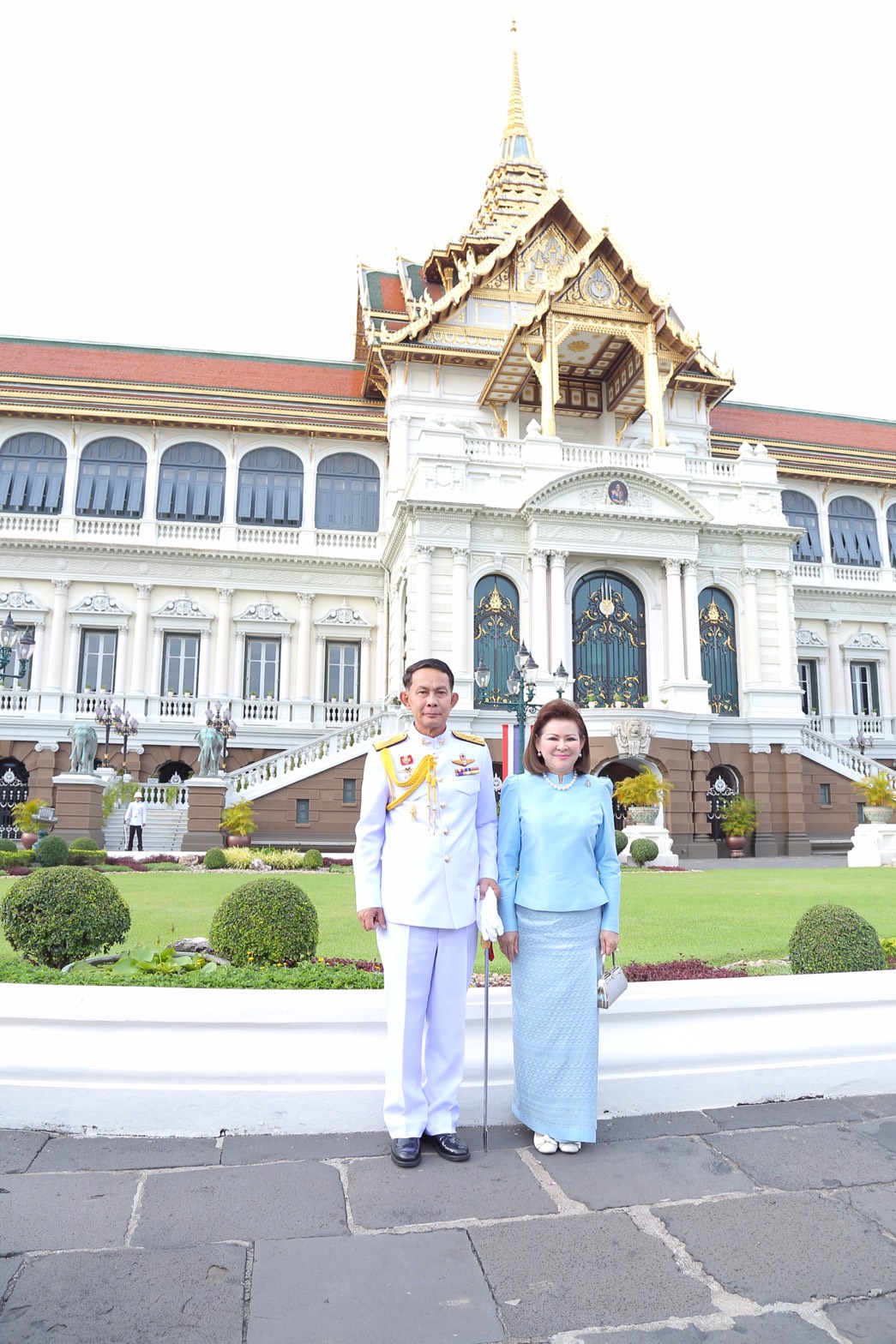 128 ปลัดกระทรวงกลาโหม และนายกสมาคมภริยาฯ นำหัวหน้าหน่วยขึ้นตรงและภริยาร่วมลงนามถวายพระพร สมเด็จพระนางเจ้าฯ พระบรมราชินีนาถ