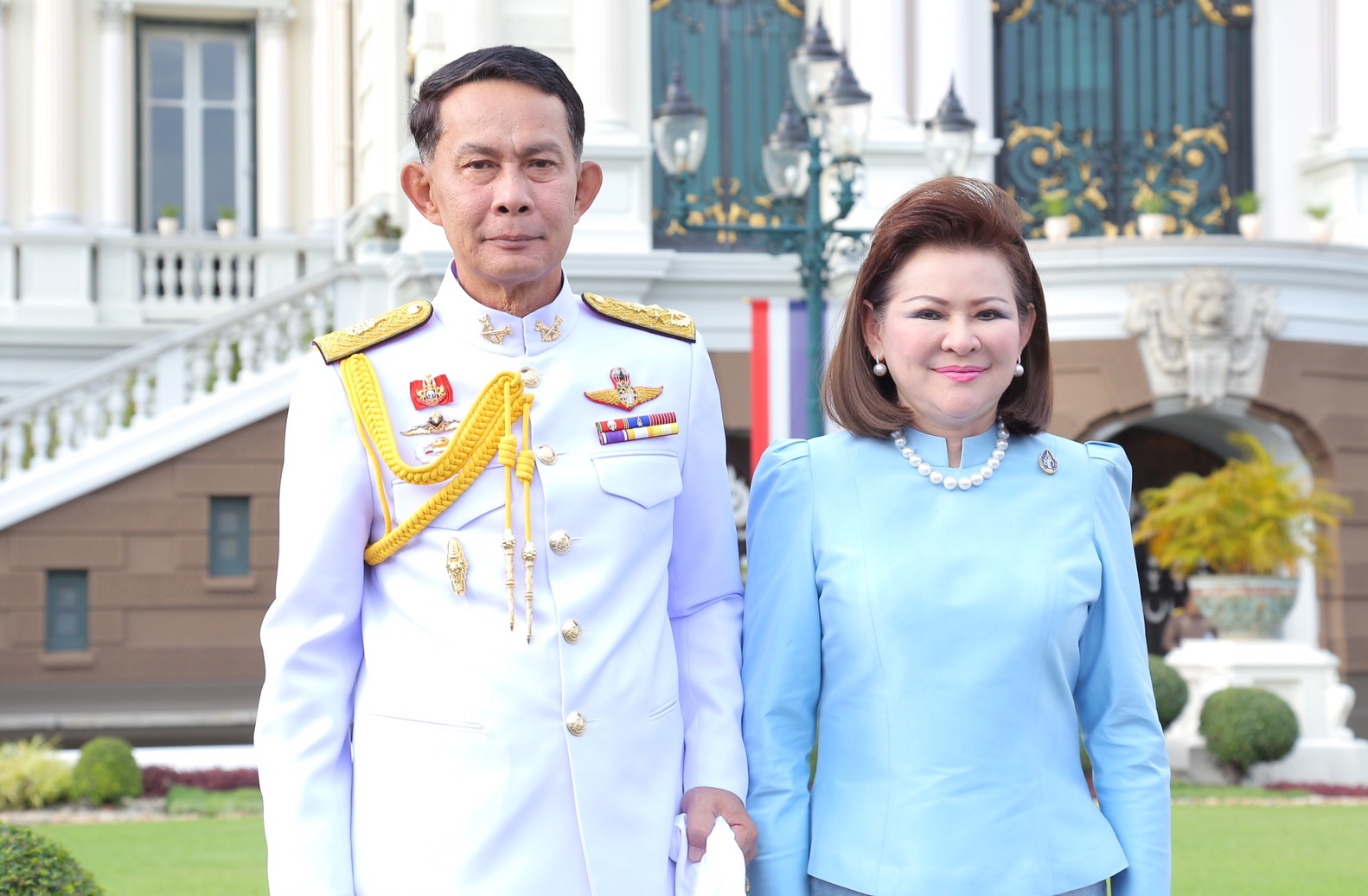 128 ปลัดกระทรวงกลาโหม และนายกสมาคมภริยาฯ นำหัวหน้าหน่วยขึ้นตรงและภริยาร่วมลงนามถวายพระพร สมเด็จพระนางเจ้าฯ พระบรมราชินีนาถ
