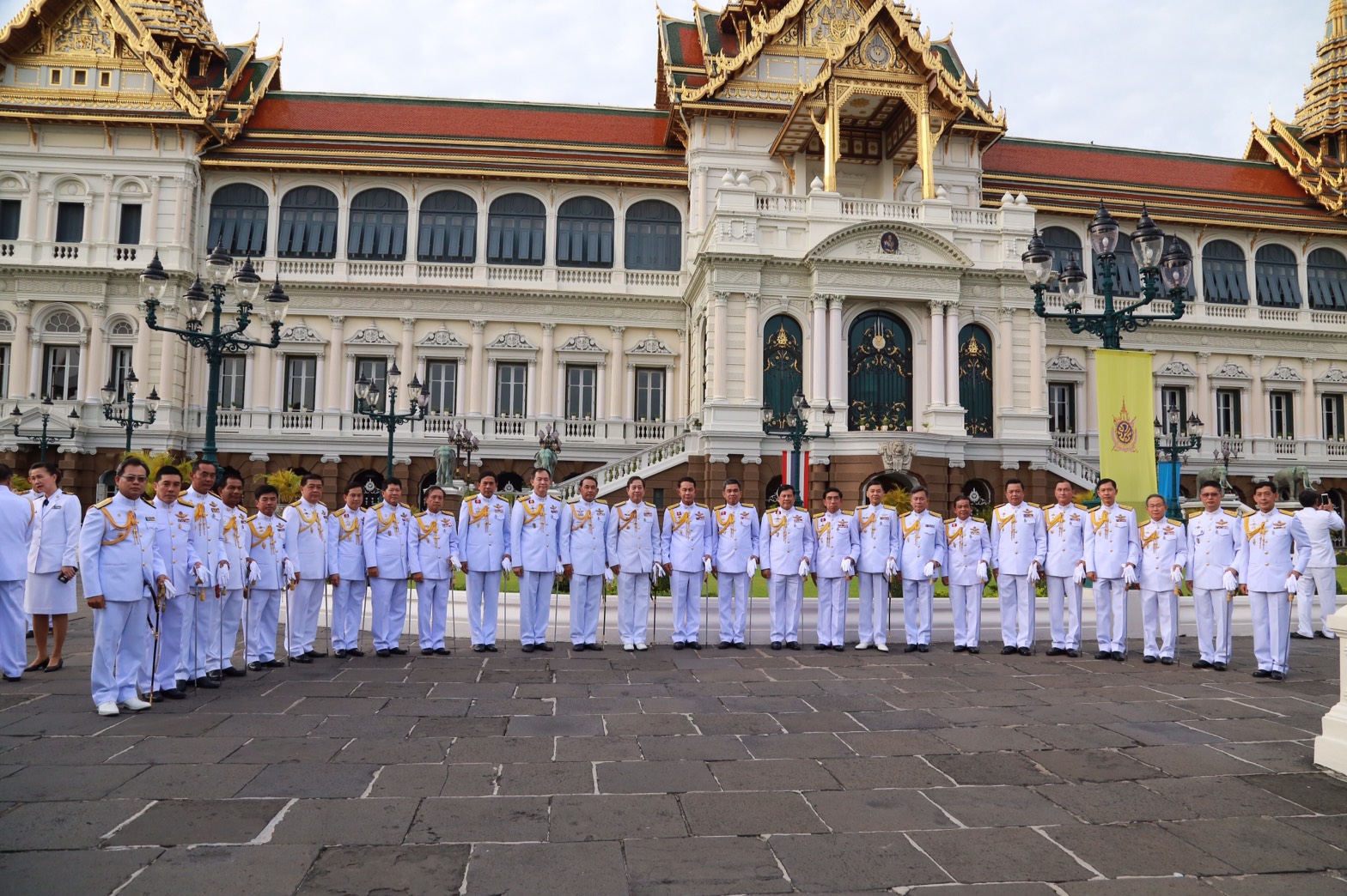 128 ปลัดกระทรวงกลาโหม และนายกสมาคมภริยาฯ นำหัวหน้าหน่วยขึ้นตรงและภริยาร่วมลงนามถวายพระพร สมเด็จพระนางเจ้าฯ พระบรมราชินีนาถ