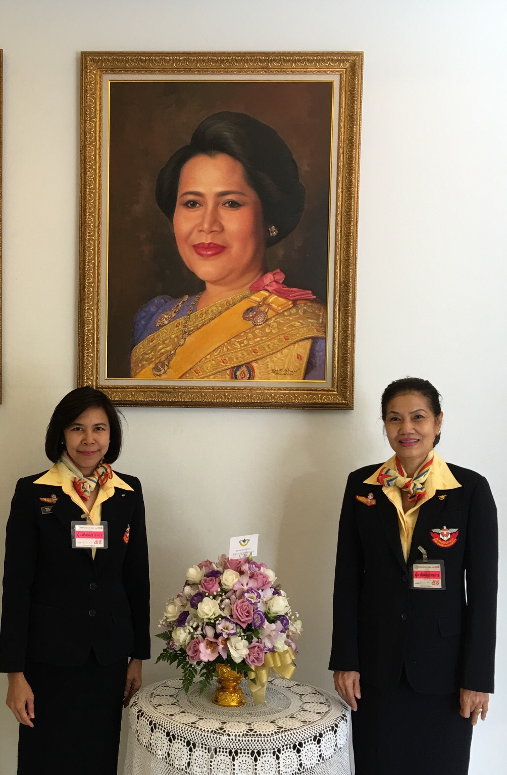 130 เนื่องในวโรกาสวันเฉลิมพระชนมพรรษา สมเด็จพระนางเจ้าฯ พระบรมราชินีนาถ ผู้แทนนายกสมาคมภริยาฯ นำพ...
