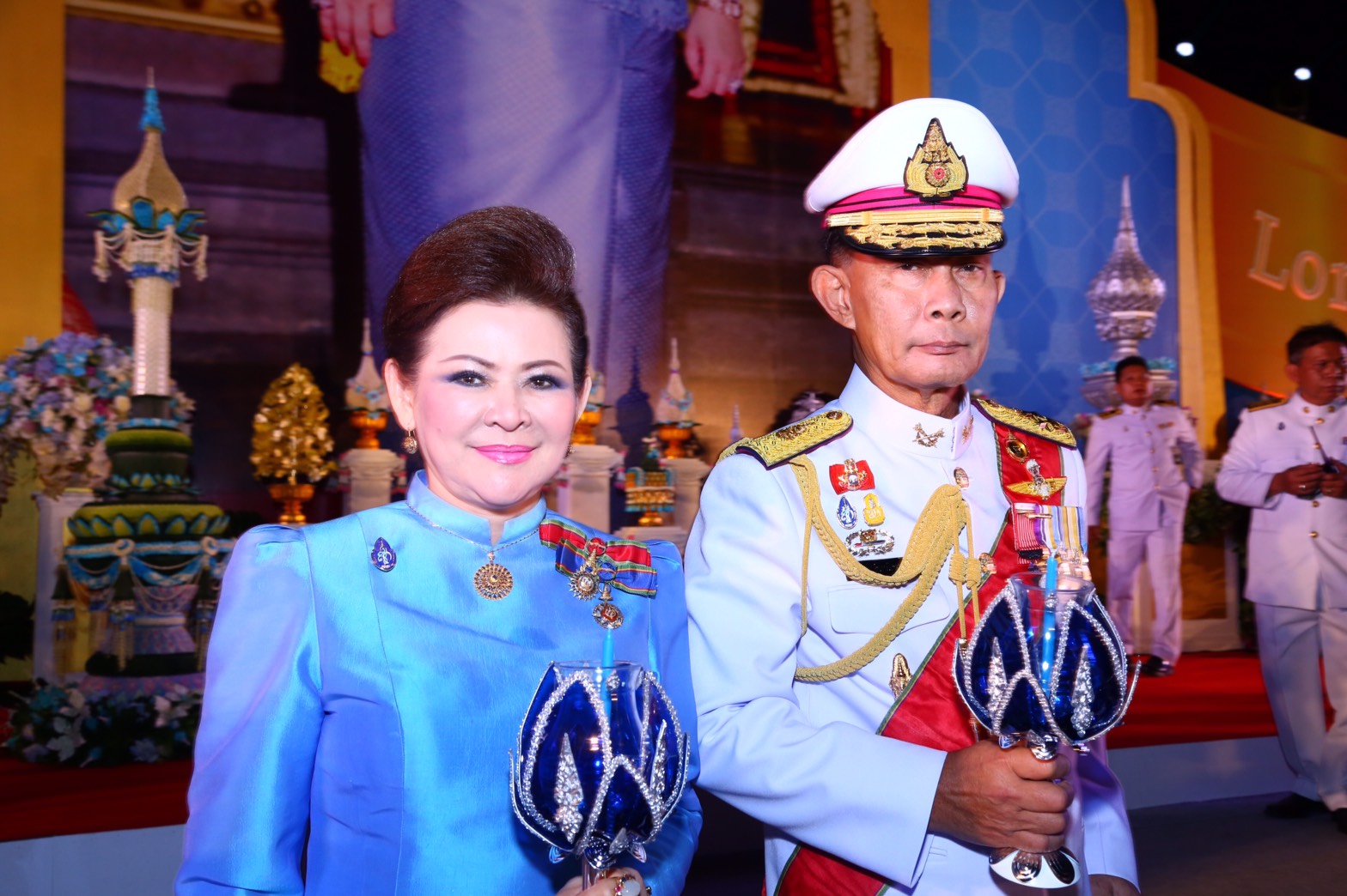 131 ปลัดกระทรวงกลาโหม และนายกสมาคมภริยาฯ ร่วมงานเฉลิมพระเกียรติ สมเด็จพระนางเจ้าฯ พระบรมราชินีนาถ เนื่องในโอกาสพระราชพิธีมหามงคลเฉลิมพระชนมพรรษา ๗ รอบ ๑๒ สิงหาคม ๒๕๕๙