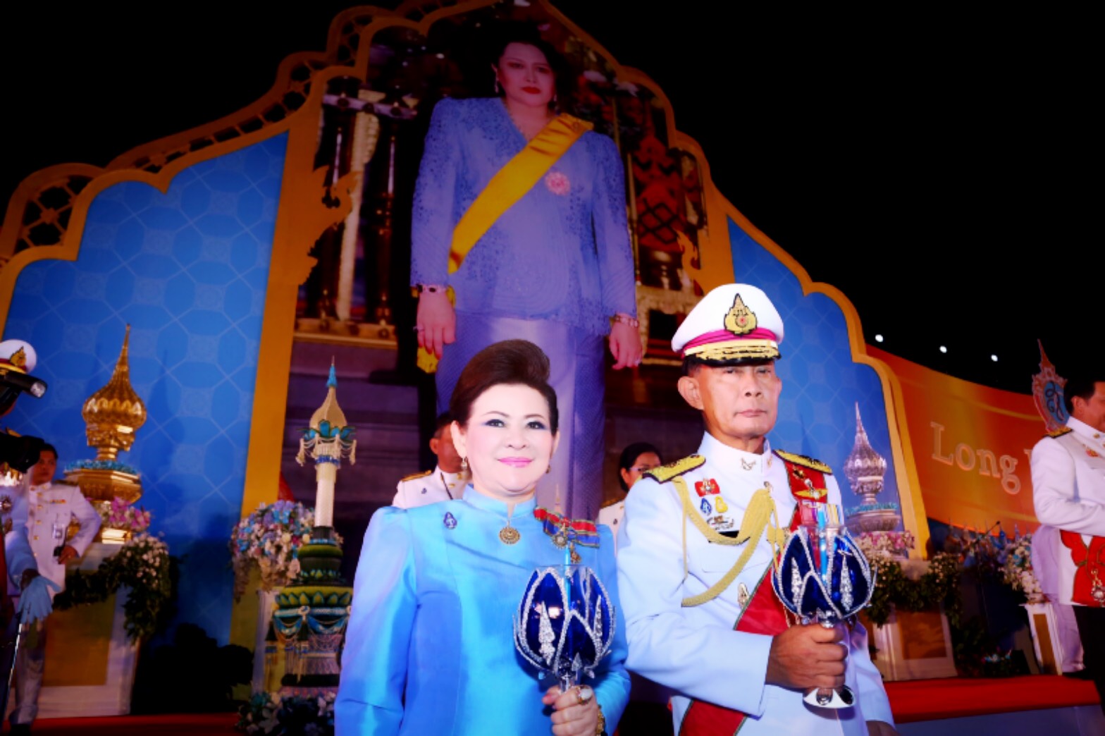 131 ปลัดกระทรวงกลาโหม และนายกสมาคมภริยาฯ ร่วมงานเฉลิมพระเกียรติ สมเด็จพระนางเจ้าฯ พระบรมราชินีนาถ เนื่องในโอกาสพระราชพิธีมหามงคลเฉลิมพระชนมพรรษา ๗ รอบ ๑๒ สิงหาคม ๒๕๕๙