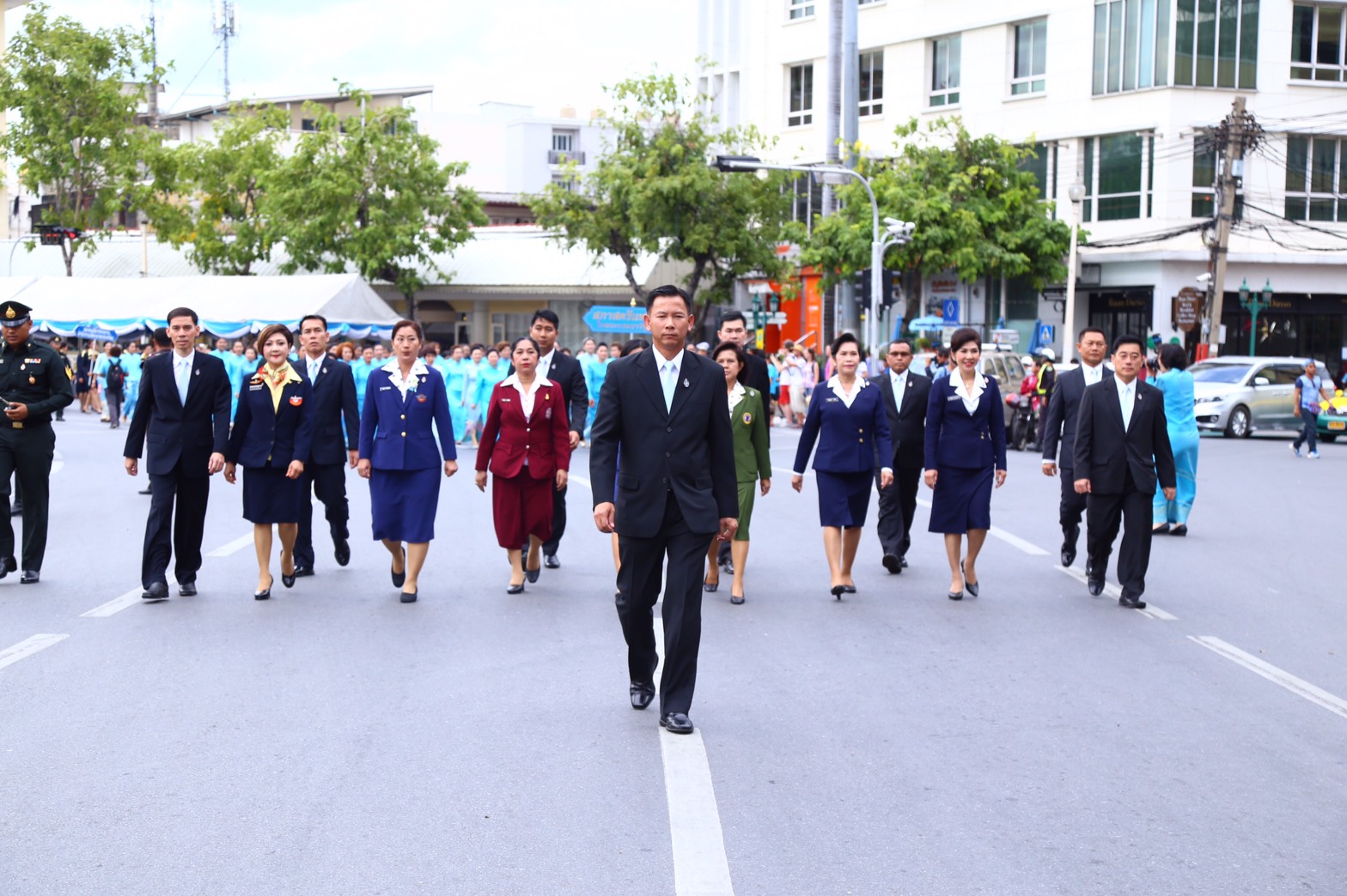 132 สมาคมภริยาฯ ร่วมพิธีเดินริ้วขบวนอัญเชิญพานพุ่มงานเฉลิมพระเกียรติสมเด็จ พระนางเจ้าฯ พระบรมราชินีนาถ เนื่องในวโรกาส พระราชพิธีมหามงคล เฉลิมพระชนมพรรษา ๗ รอบ ๑๒ สิงหาคม ๒๕๕๙