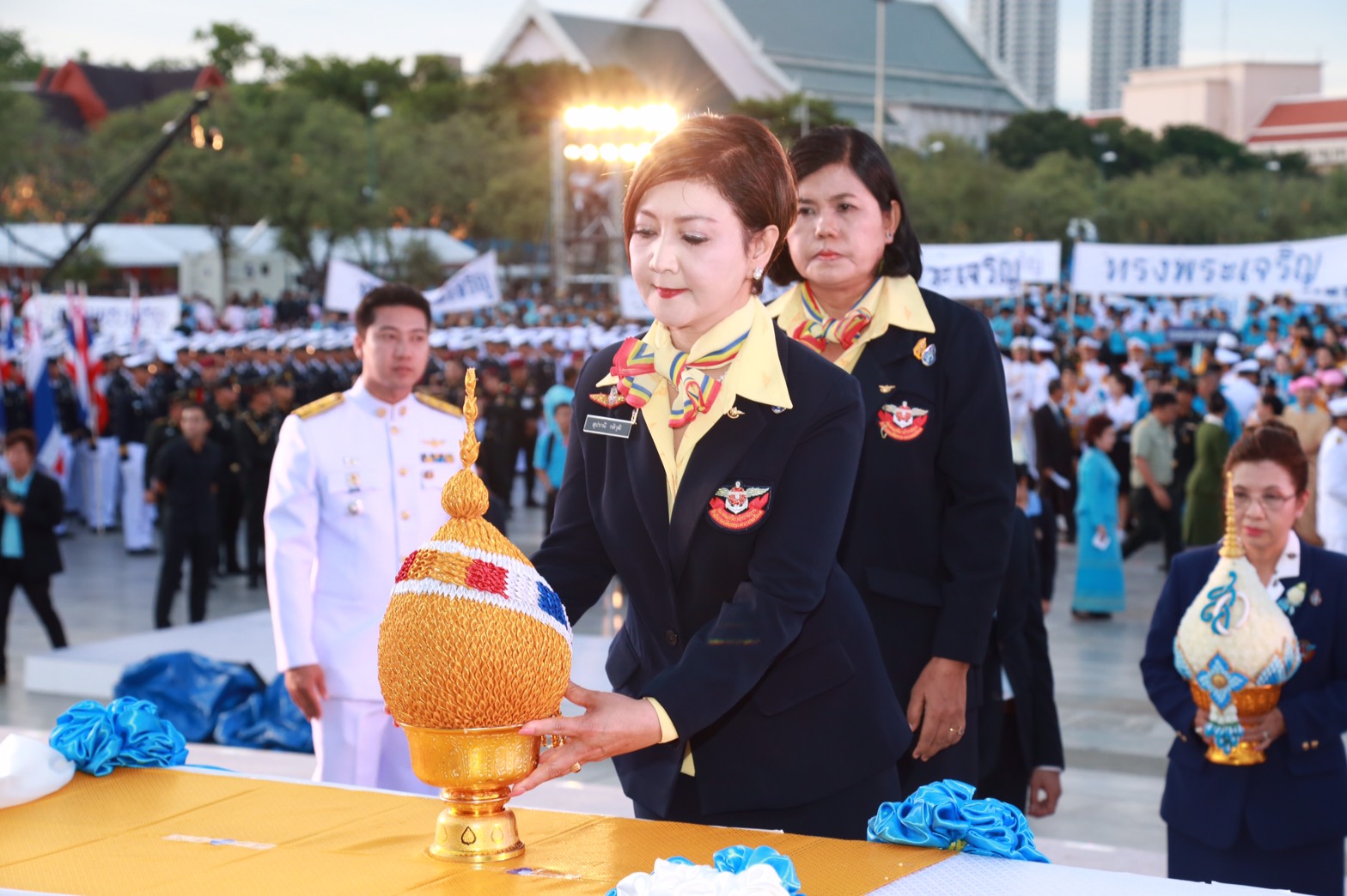 132 สมาคมภริยาฯ ร่วมพิธีเดินริ้วขบวนอัญเชิญพานพุ่มงานเฉลิมพระเกียรติสมเด็จ พระนางเจ้าฯ พระบรมราชินีนาถ เนื่องในวโรกาส พระราชพิธีมหามงคล เฉลิมพระชนมพรรษา ๗ รอบ ๑๒ สิงหาคม ๒๕๕๙