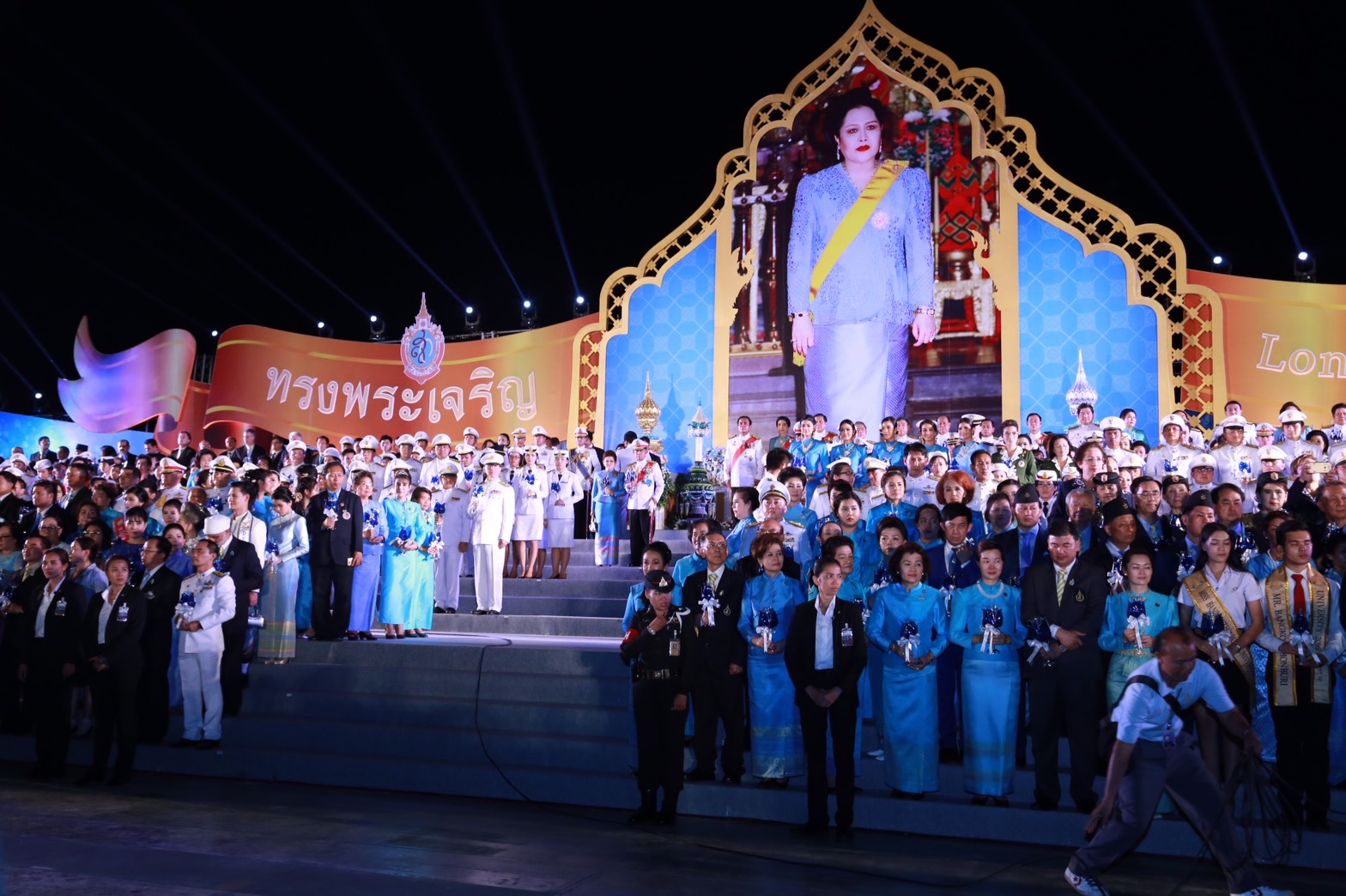 132 สมาคมภริยาฯ ร่วมพิธีเดินริ้วขบวนอัญเชิญพานพุ่มงานเฉลิมพระเกียรติสมเด็จ พระนางเจ้าฯ พระบรมราชินีนาถ เนื่องในวโรกาส พระราชพิธีมหามงคล เฉลิมพระชนมพรรษา ๗ รอบ ๑๒ สิงหาคม ๒๕๕๙