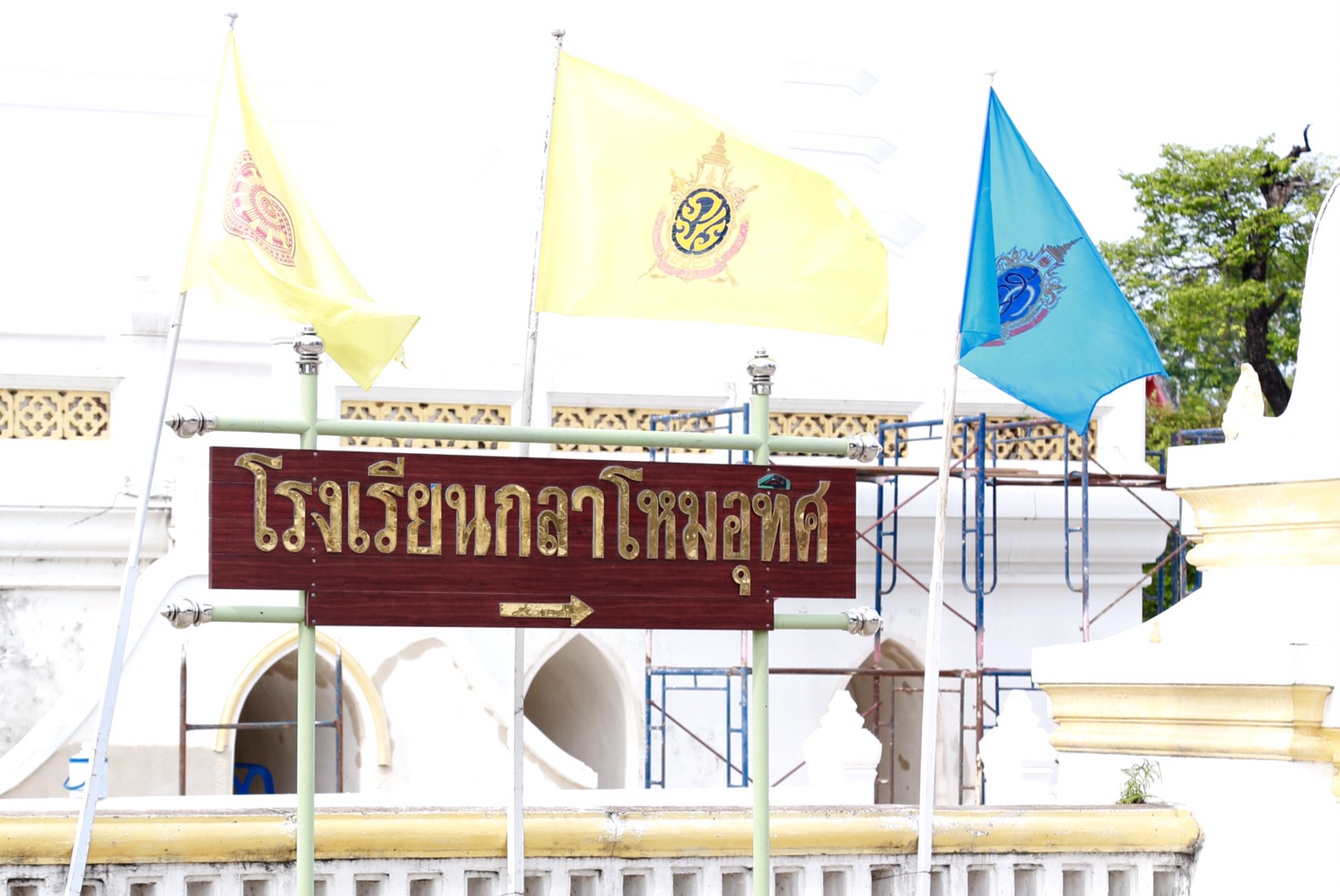 134 ปลัดกระทรวงกลาโหม มอบให้ รองปลัดกระทรวงกลาโหม เป็นผู้แทนพร้อมด้วยคณะกรรมการสมาคมภริยากระทรวงกลาโหม มอบทุนการศึกษาแก่นักเรียน โรงเรียนกลาโหมอุทิศ ประจำปีการศึกษา ๒๕๕๙