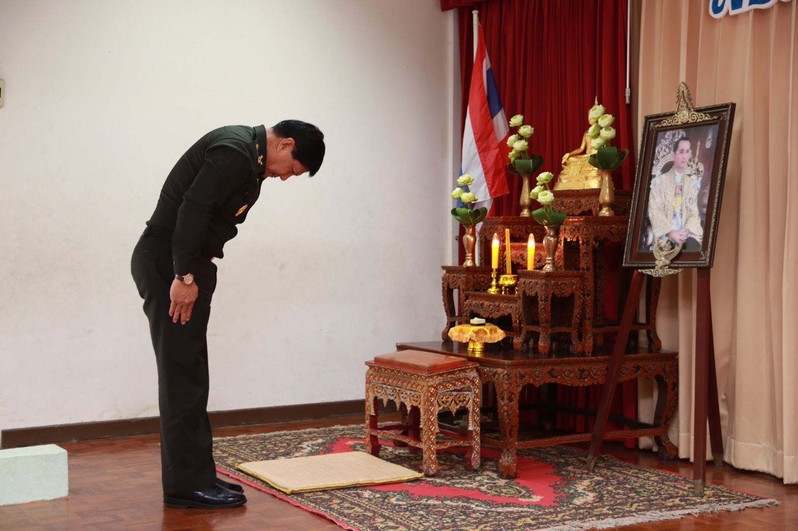 134 ปลัดกระทรวงกลาโหม มอบให้ รองปลัดกระทรวงกลาโหม เป็นผู้แทนพร้อมด้วยคณะกรรมการสมาคมภริยากระทรวงกลาโหม มอบทุนการศึกษาแก่นักเรียน โรงเรียนกลาโหมอุทิศ ประจำปีการศึกษา ๒๕๕๙