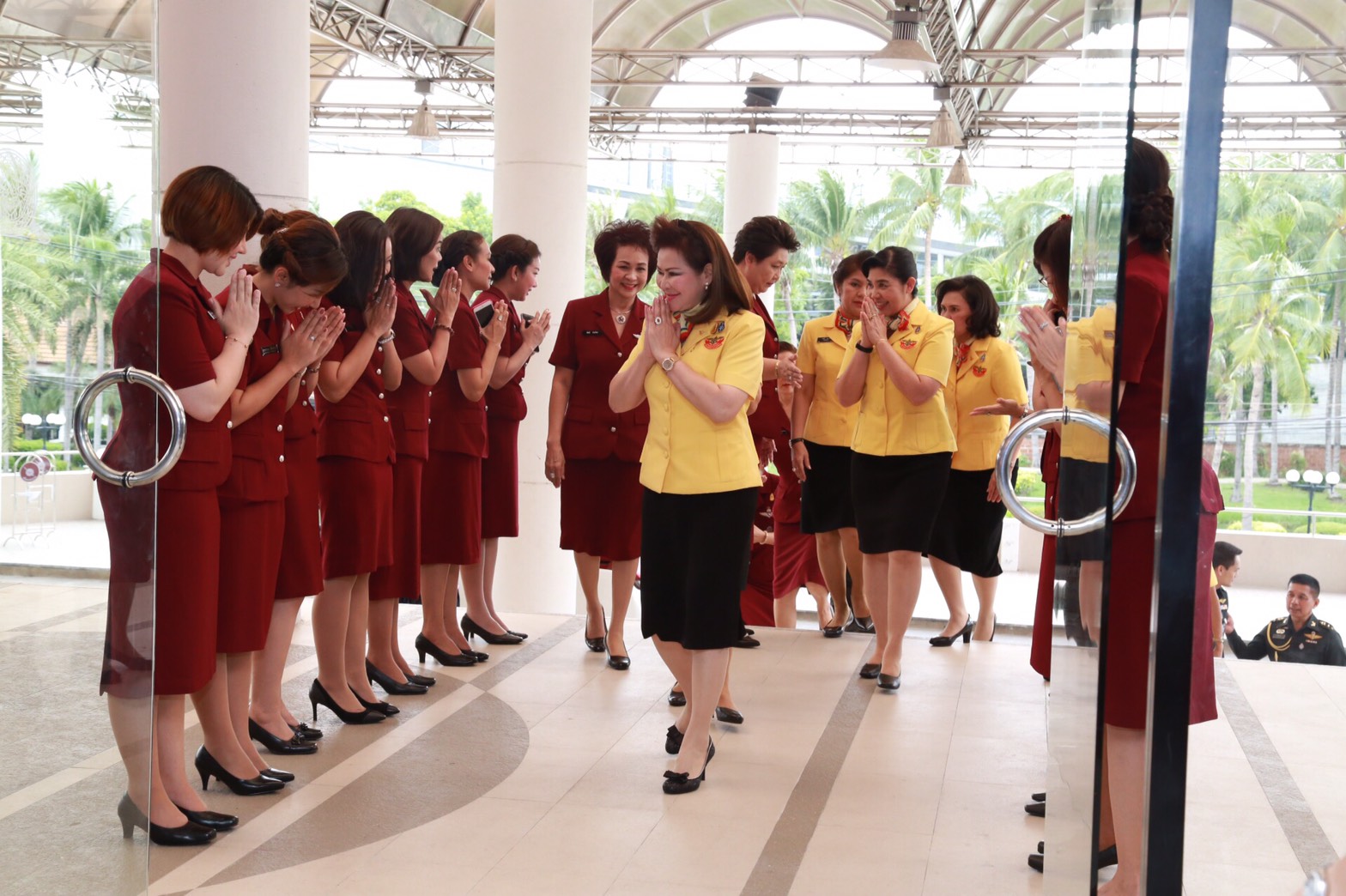 135 นายกสมาคมภริยาฯ พร้อมด้วยคณะกรรมการสมาคมภริยาฯ ร่วมงานวันคล้ายวันสถาปนาสมาคมแม่บ้านตำรวจครบรอบ ๓๐ ปี