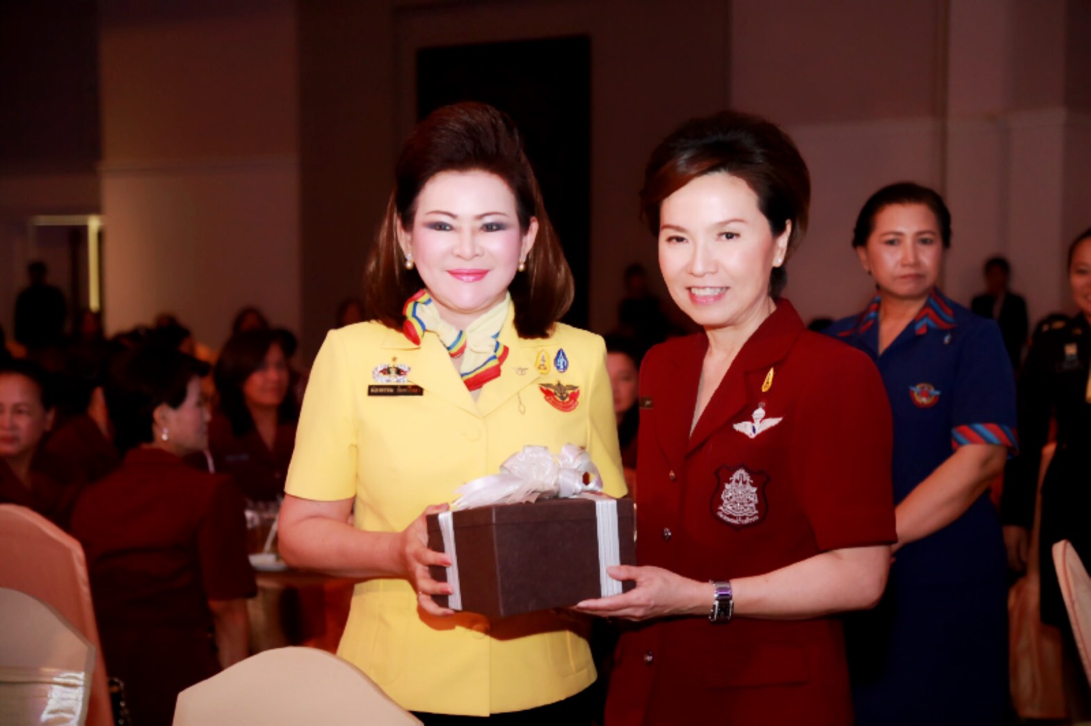 135 นายกสมาคมภริยาฯ พร้อมด้วยคณะกรรมการสมาคมภริยาฯ ร่วมงานวันคล้ายวันสถาปนาสมาคมแม่บ้านตำรวจครบรอบ ๓๐ ปี
