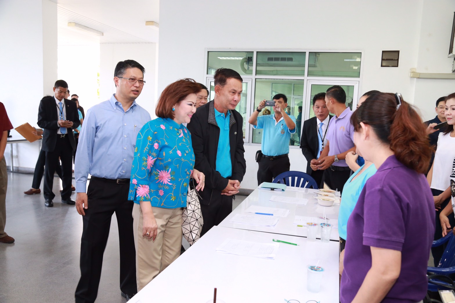 136 ปลัดกระทรวงกลาโหม และนายกสมาคมภริยาฯ ร่วมงานกิจกรรมของโครงการ "ครอบครัวอบอุ่นใจ สายใยกำลังพล รักษ์สุขภาพดีมีความสุข"