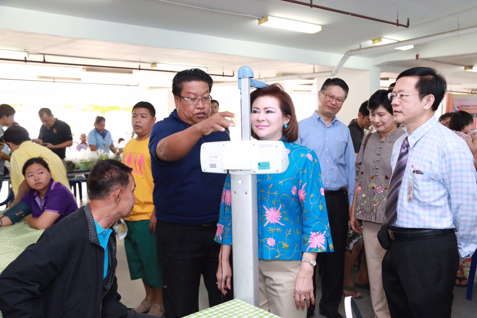 136 ปลัดกระทรวงกลาโหม และนายกสมาคมภริยาฯ ร่วมงานกิจกรรมของโครงการ "ครอบครัวอบอุ่นใจ สายใยกำลังพล รักษ์สุขภาพดีมีความสุข"